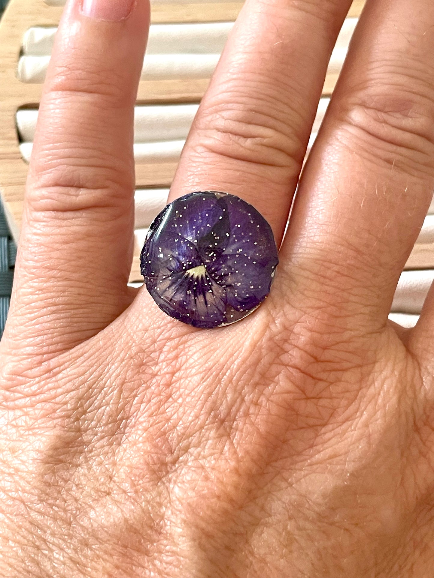 Bague Pensée violette pailletée