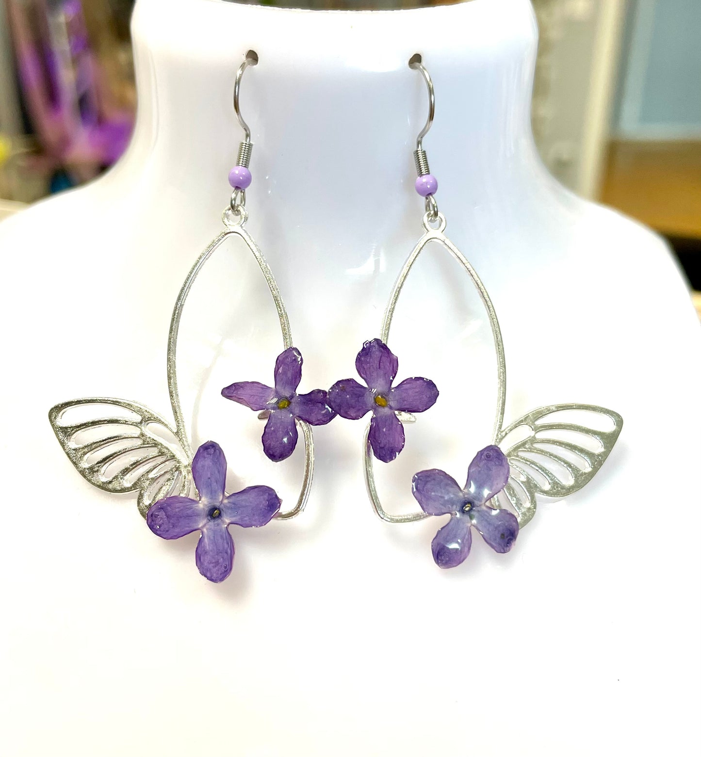 Boucles d’oreilles papillons argentés & lilas