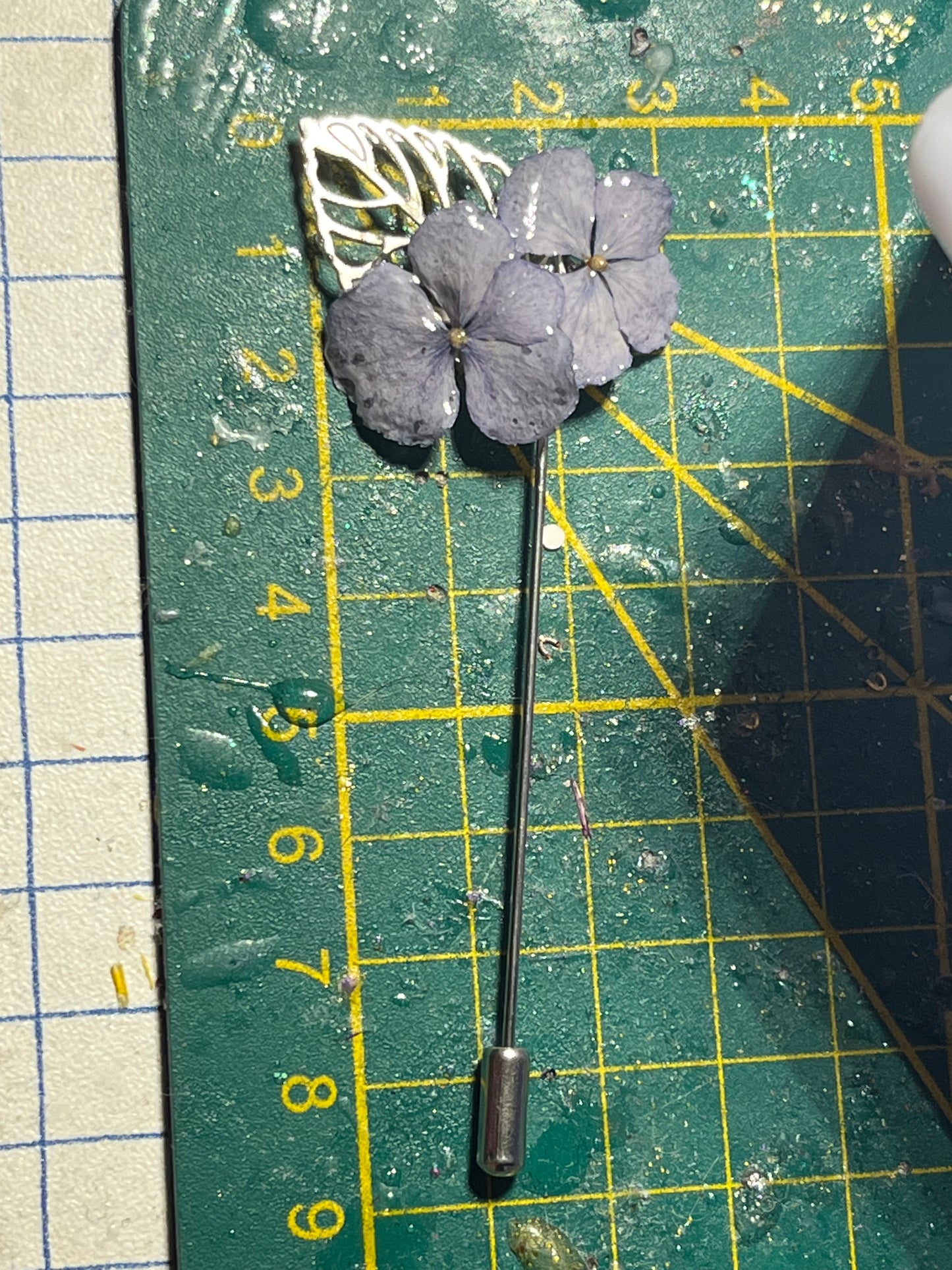 Épingle broche double fleur hortensia bleu