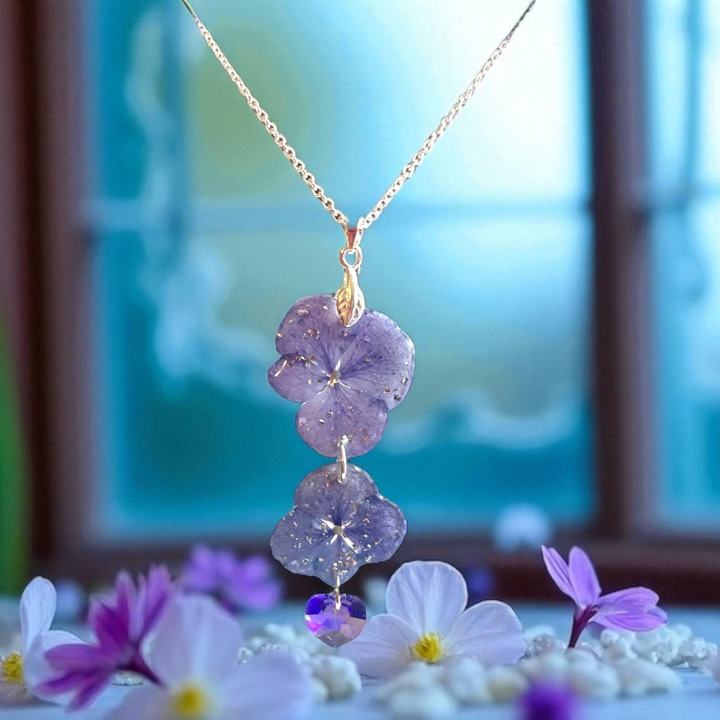 Collier Hortensia bleu & cœur de cristal