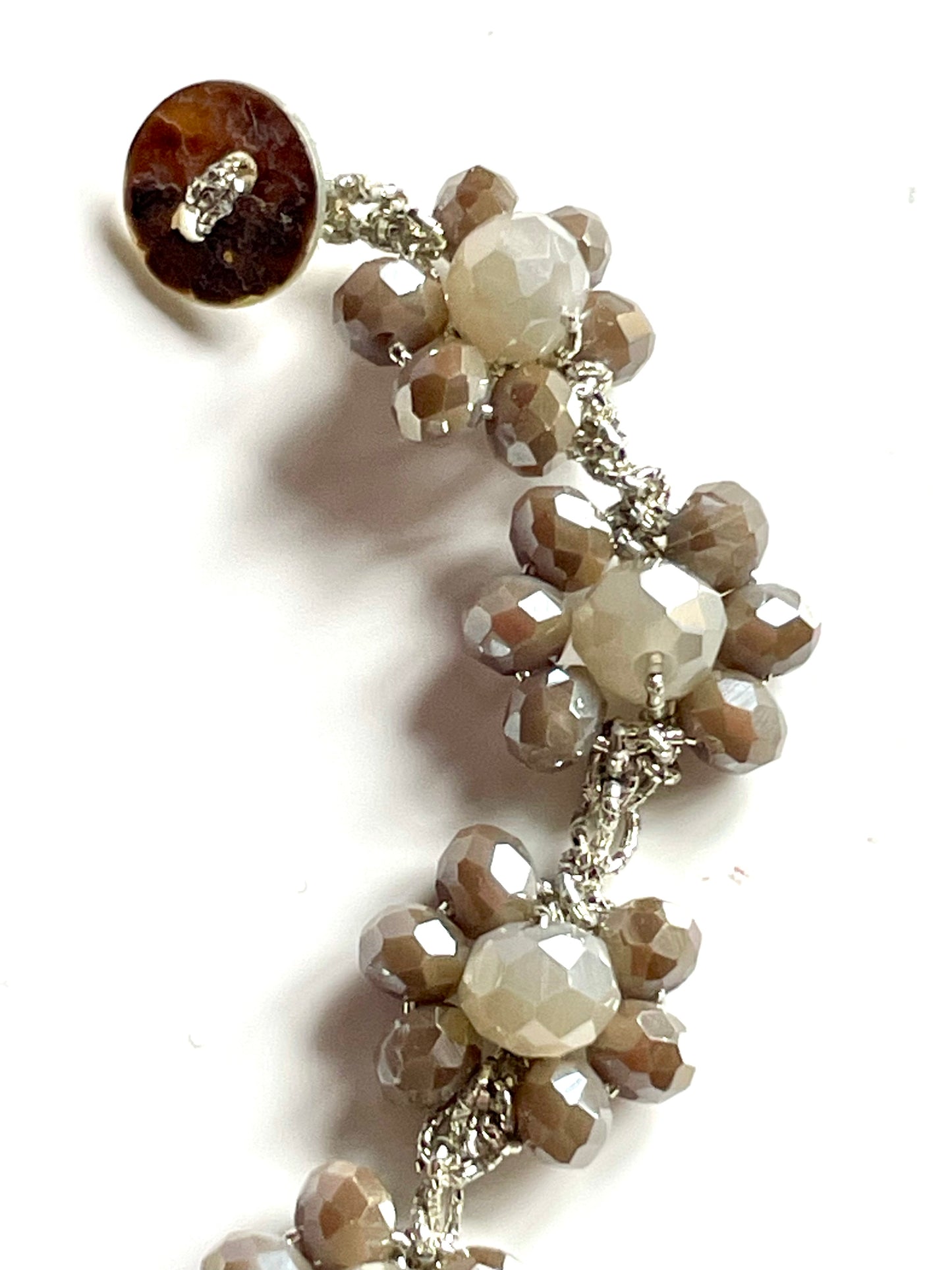 Bracelet fleurs en perles de verre taupe & nacré