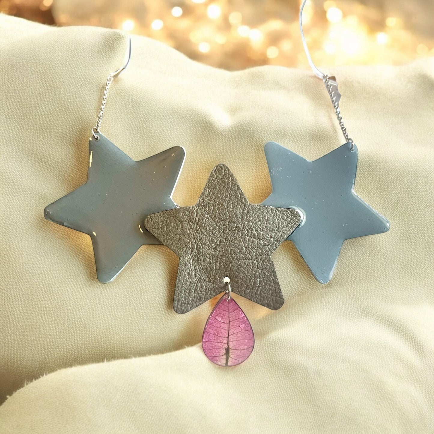 Collier étoiles de cuir & bougainvilliers