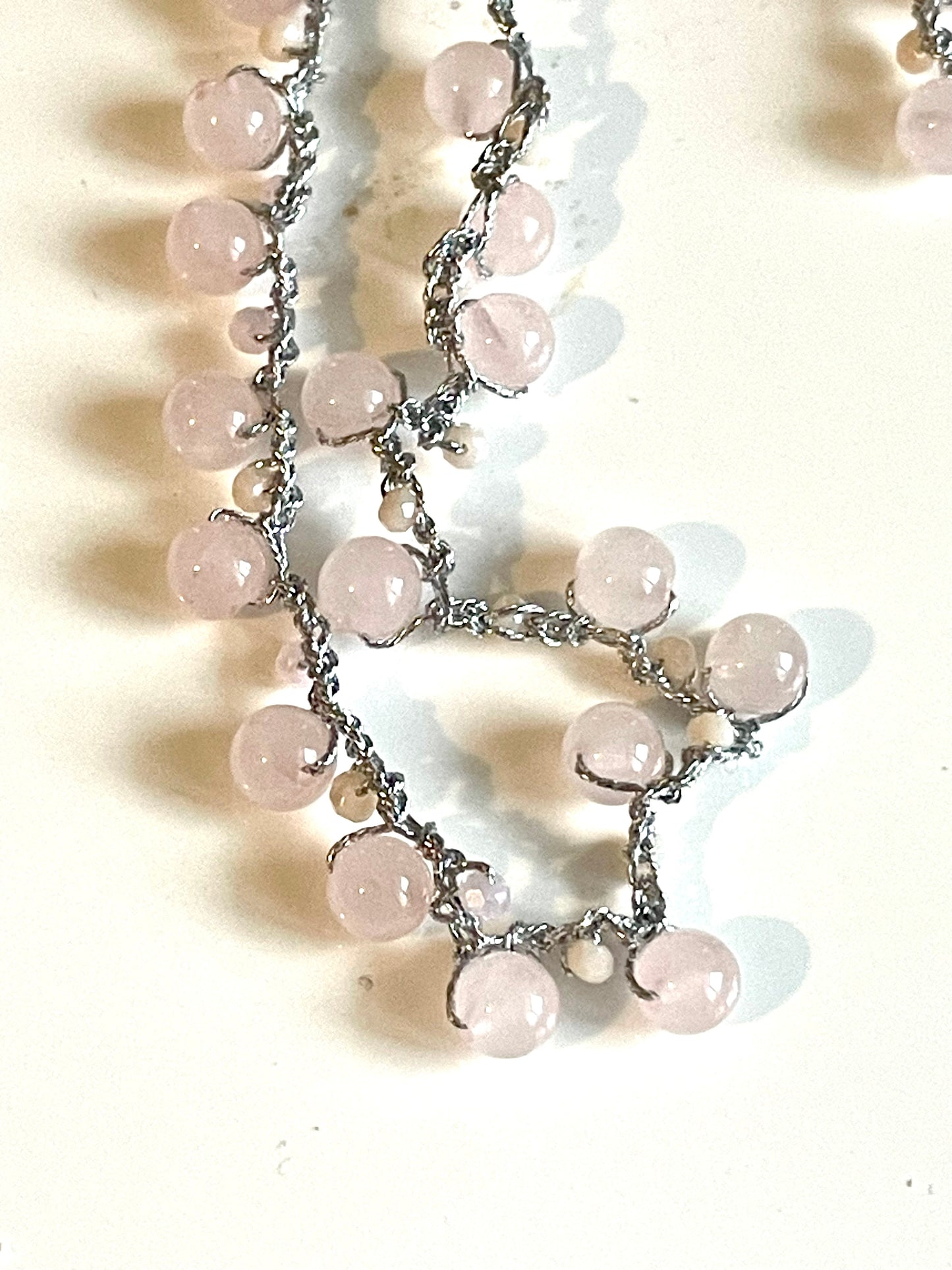 Collier perles naturelles quartz rose & pendentif primevère
