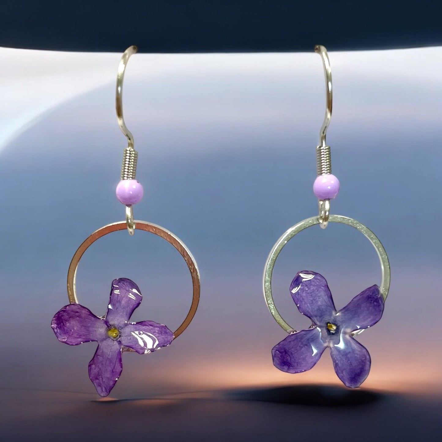 Boucles d’oreilles fleur simple lilas