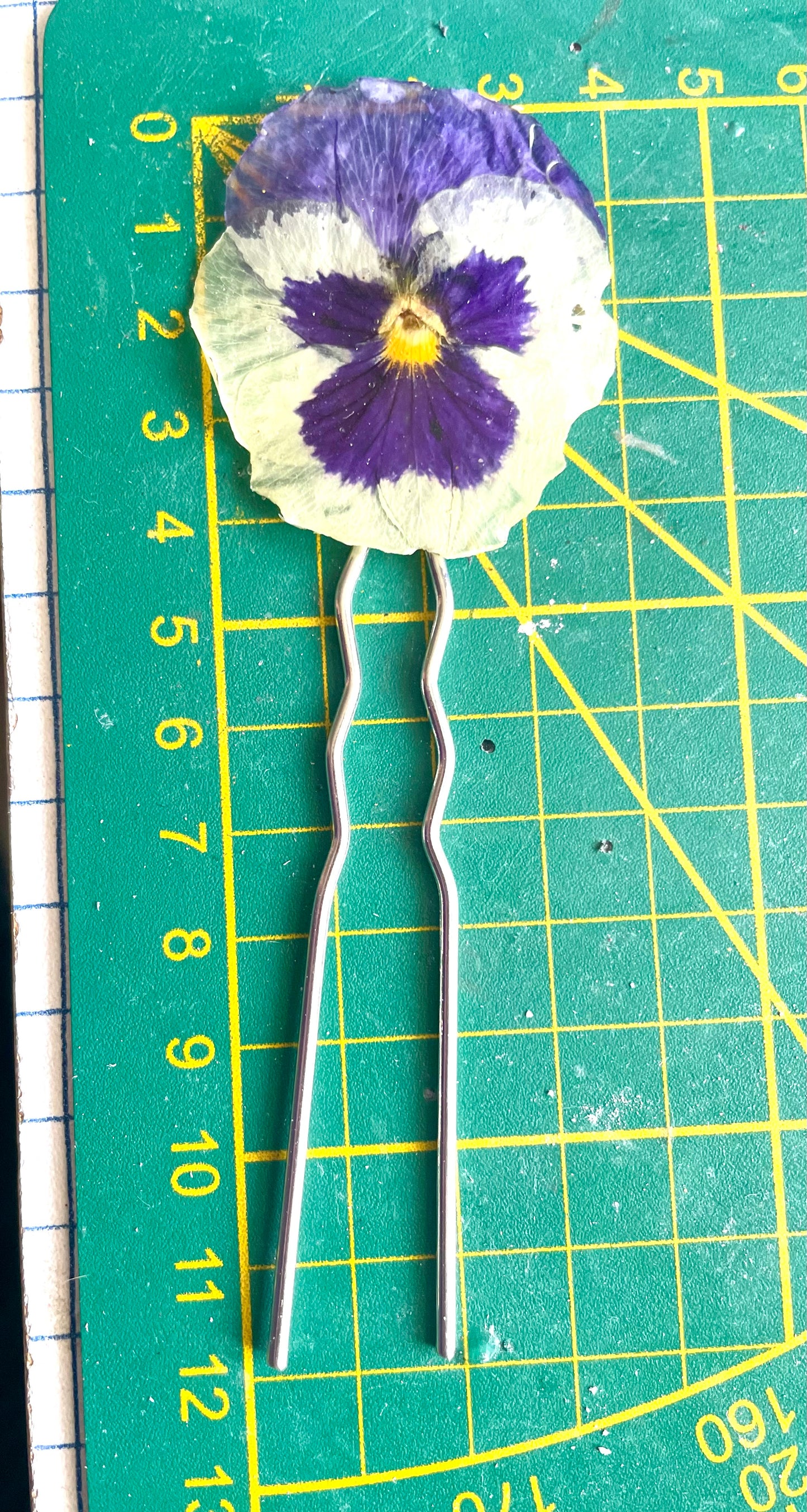 Épingle à cheveux grande pensée violet & jaune