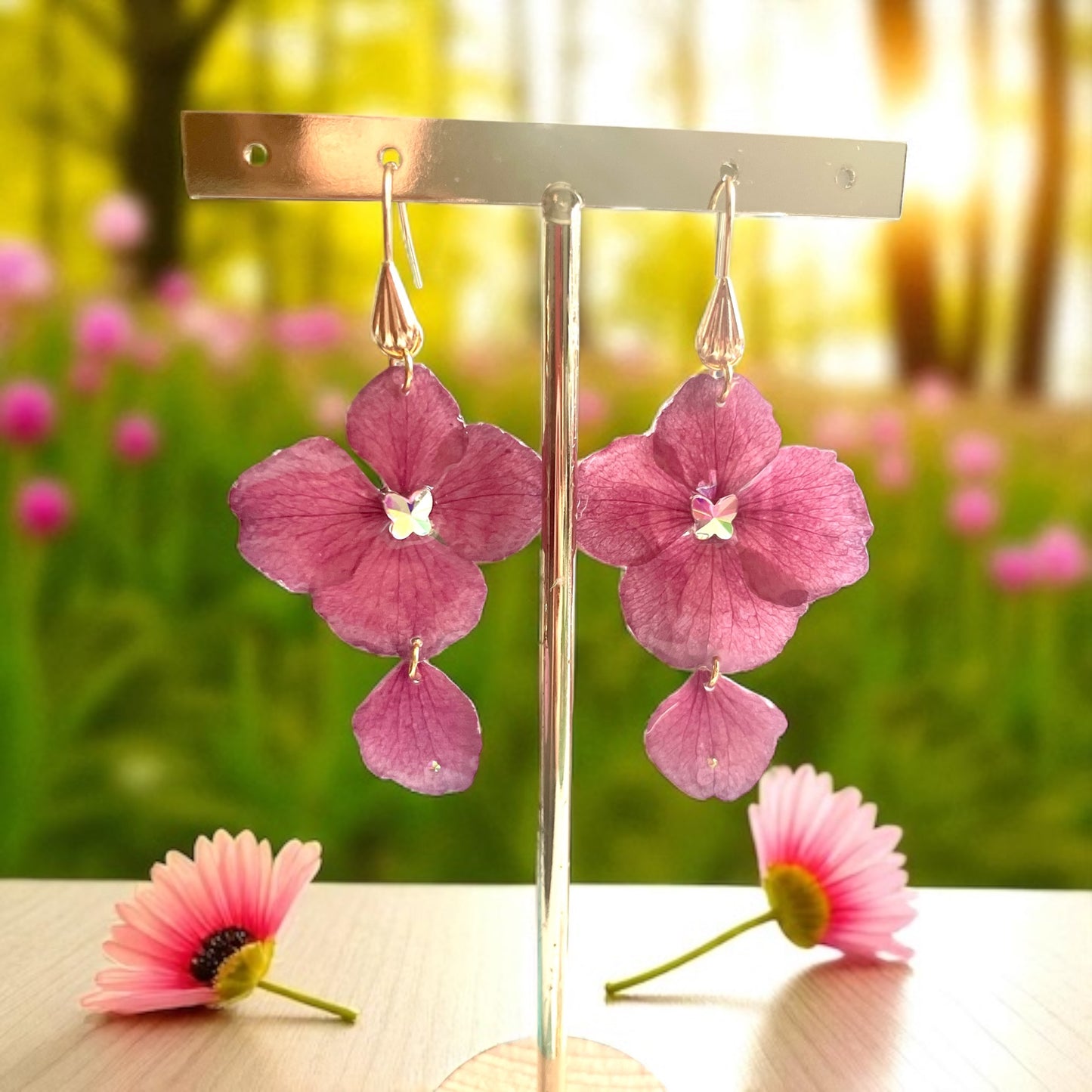 Boucles d’oreilles hortensias rose papillon