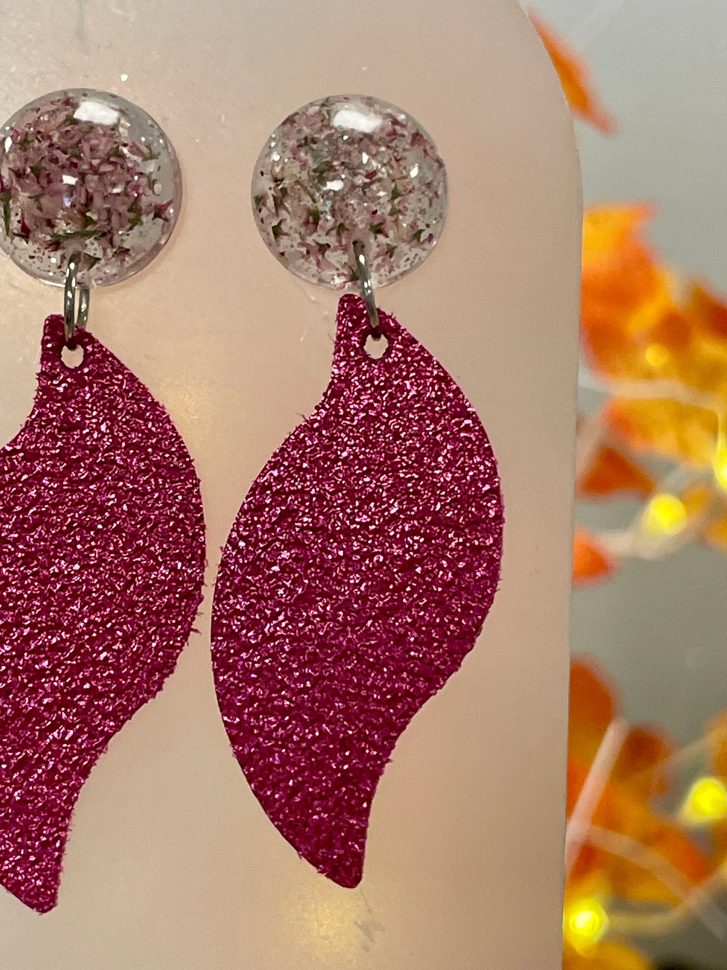 Boucles d’oreilles Fleurs Tamaris & cuir pailleté - Aux fleurs de Chloé Boucles d’oreilles Fleurs Tamaris & cuir pailleté Boucles d’oreilles Boucles d’oreilles