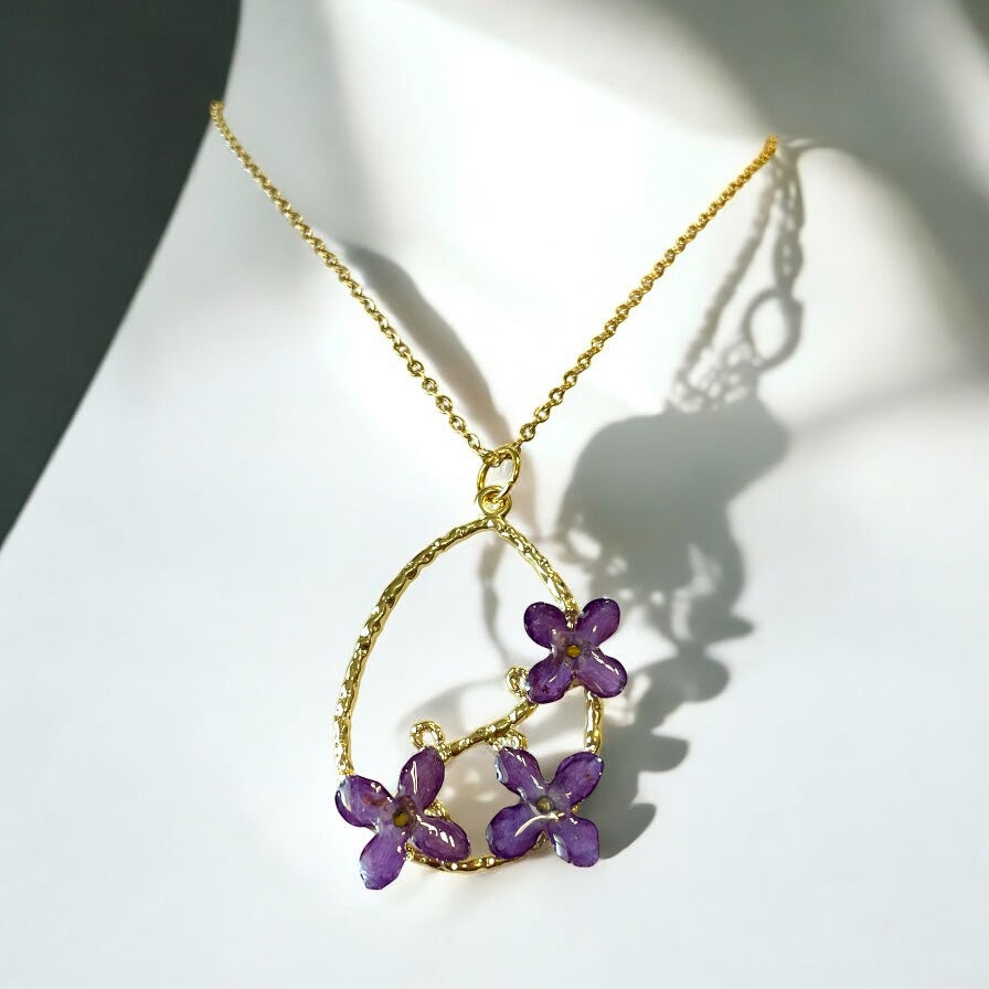 Collier doré fleurs de Lilas