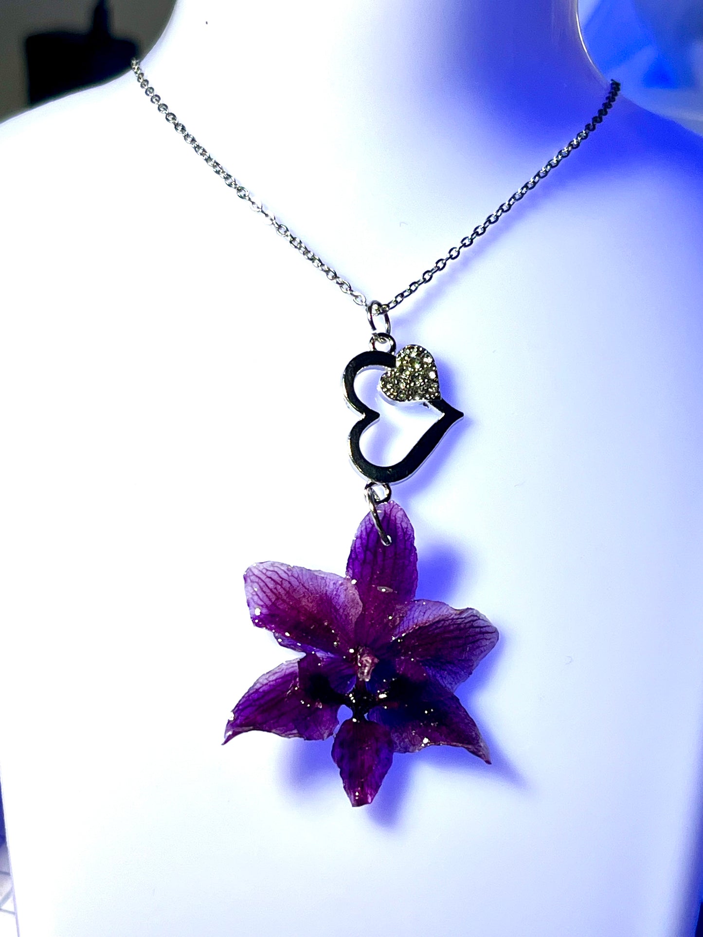 Collier mini orchidée violette & cœur