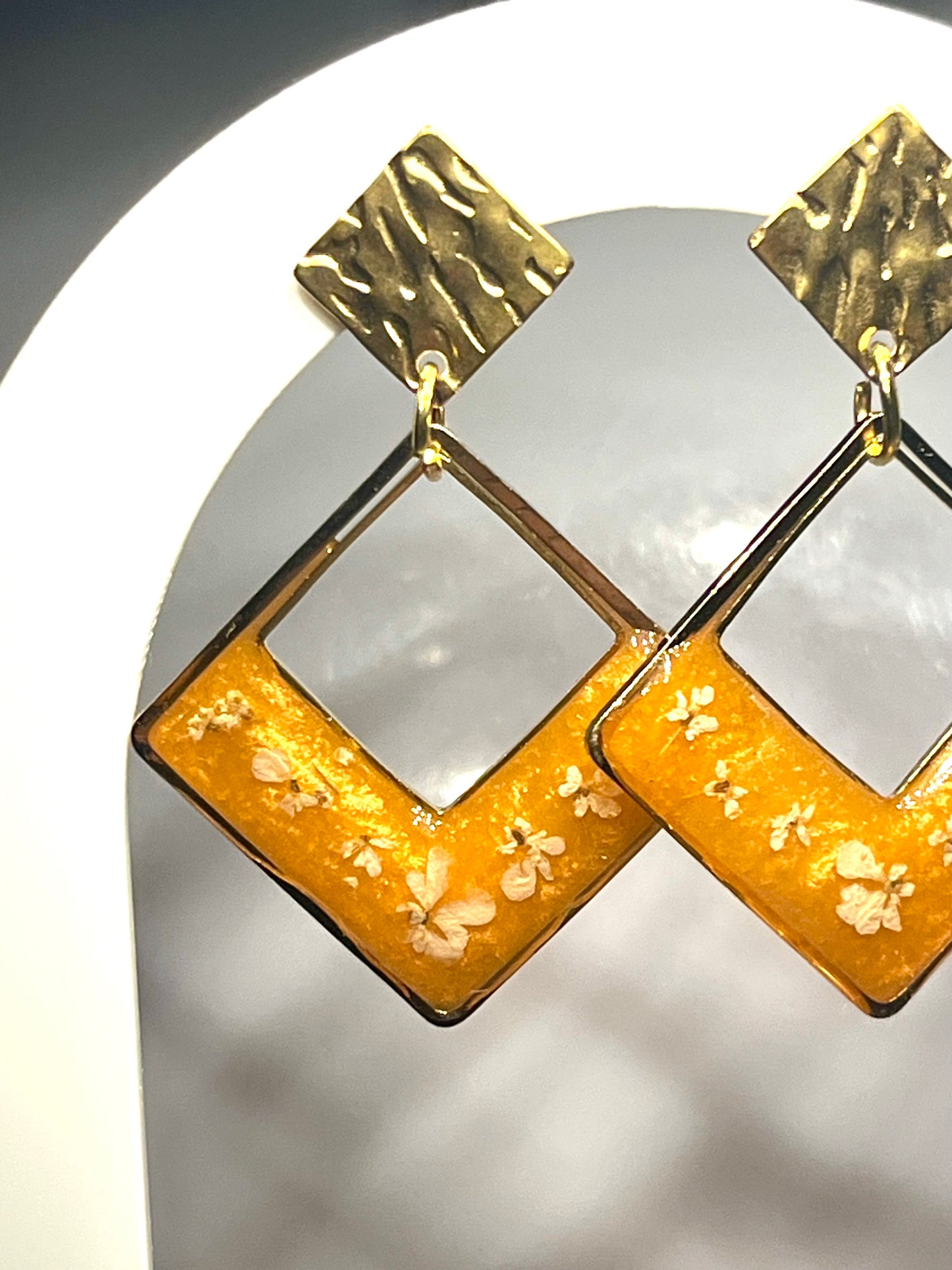 Boucles d’oreilles fleurs carotte sauvage orange nacré