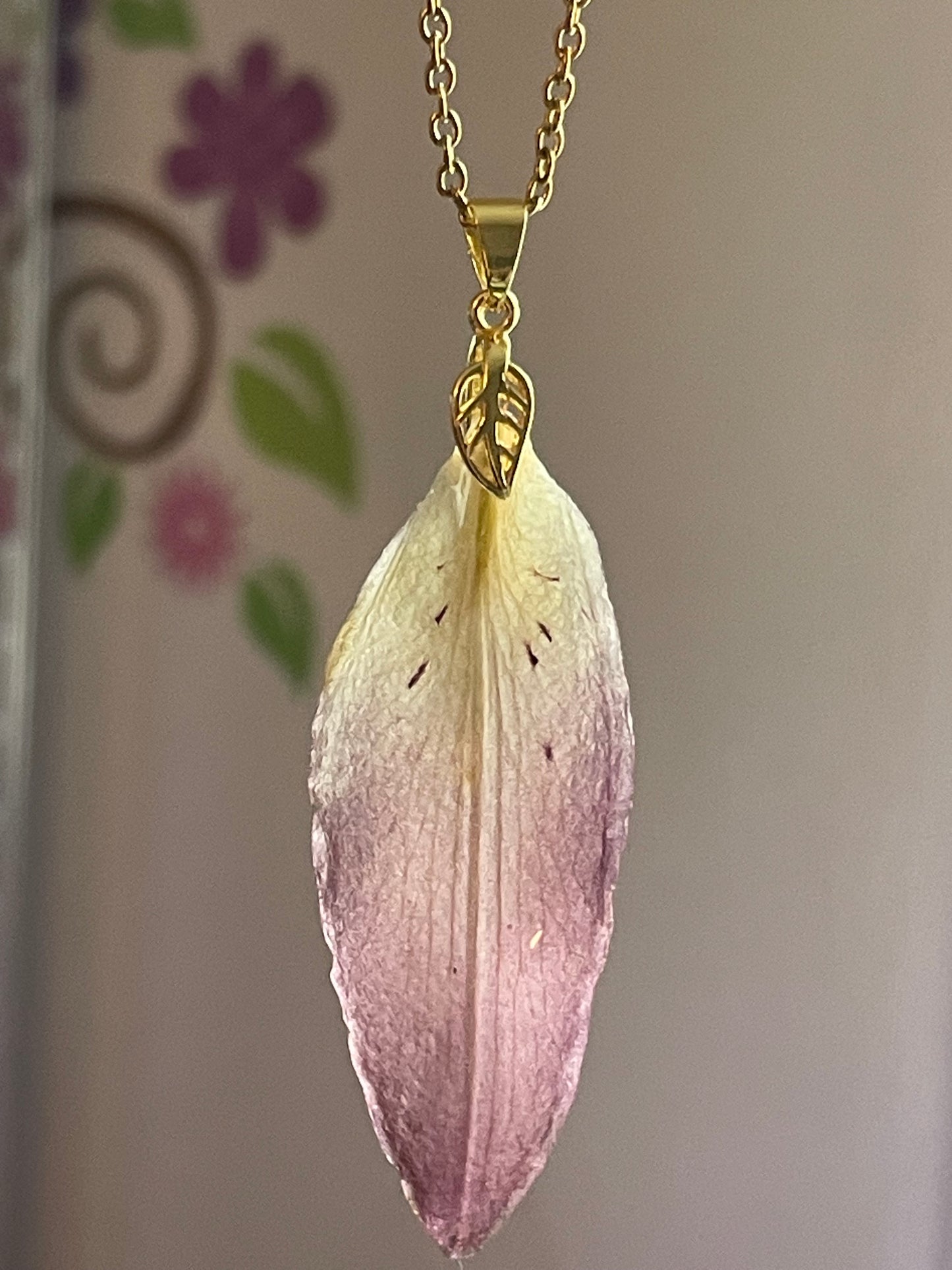 Collier pétale de Lys plaqué or