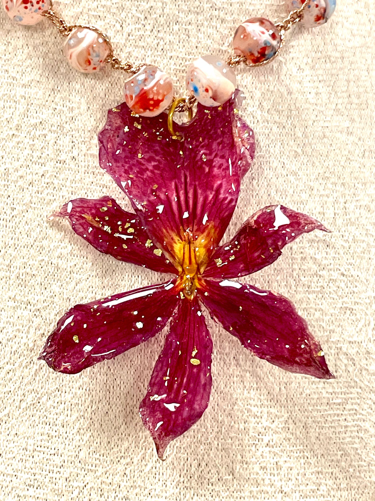 Collier Orchidée Cambria &perles - Aux fleurs de Chloé Collier Orchidée Cambria &perles Collier Collier