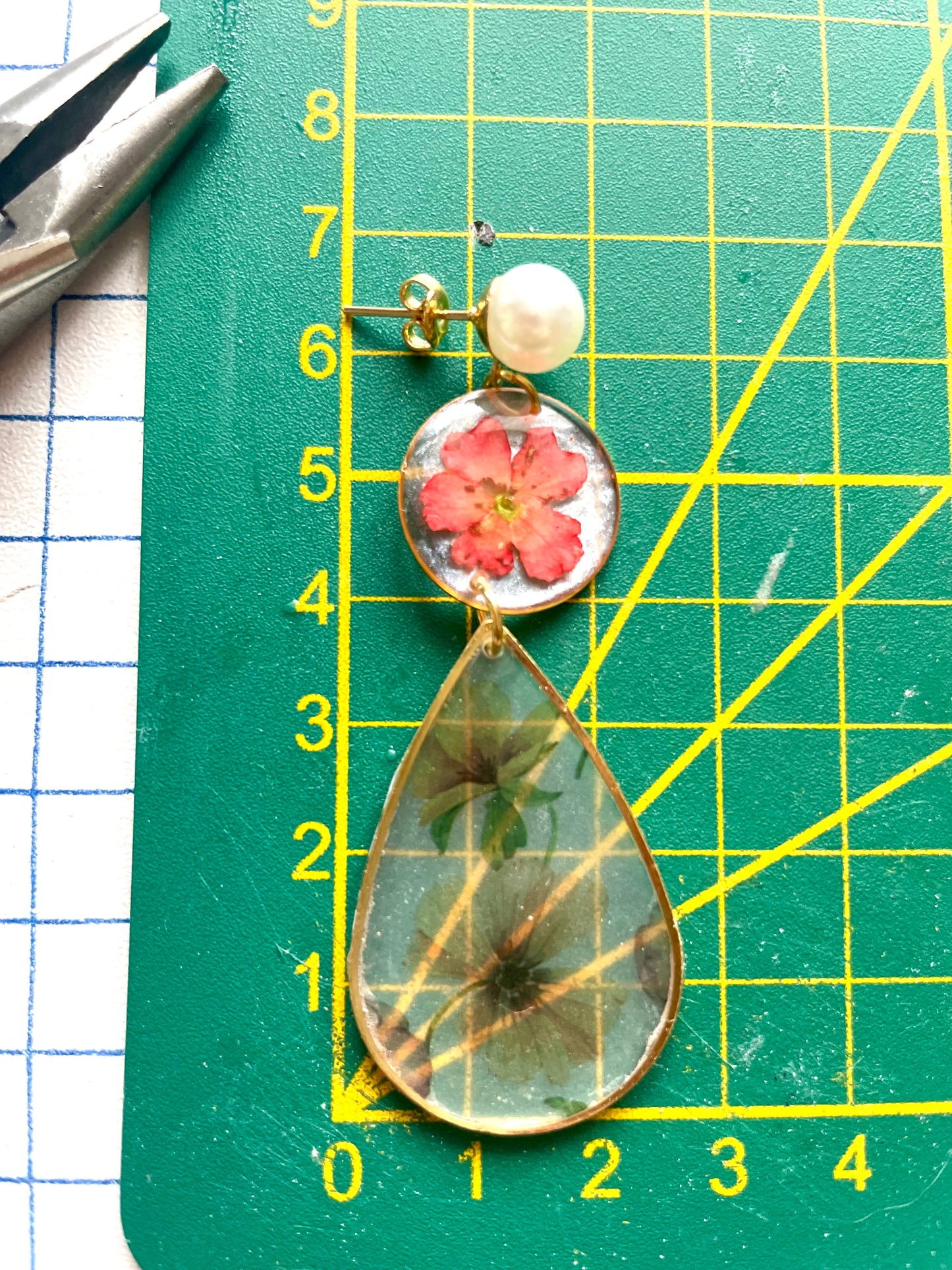 Boucles d’oreilles fleurs de Lantana & larmes de papier fleuri