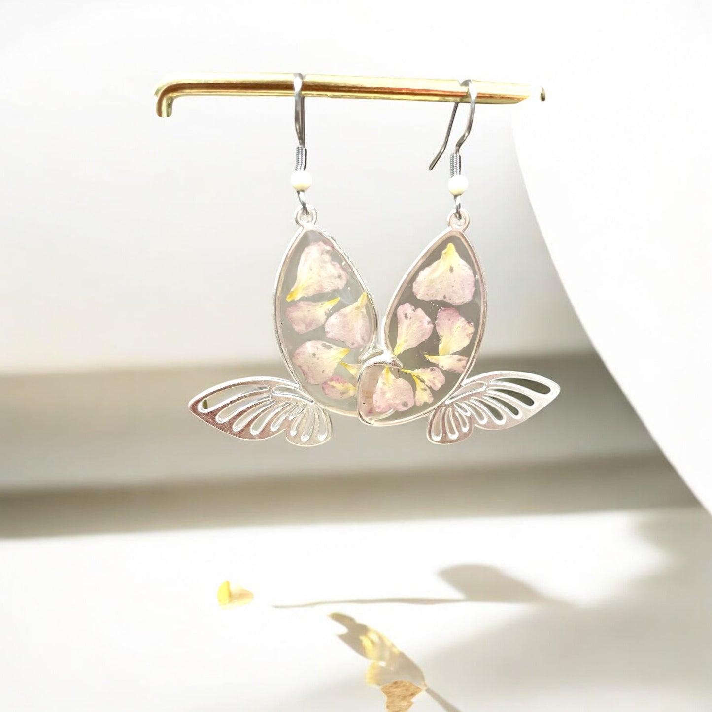 Boucles d’oreilles papillons de pétales de rose