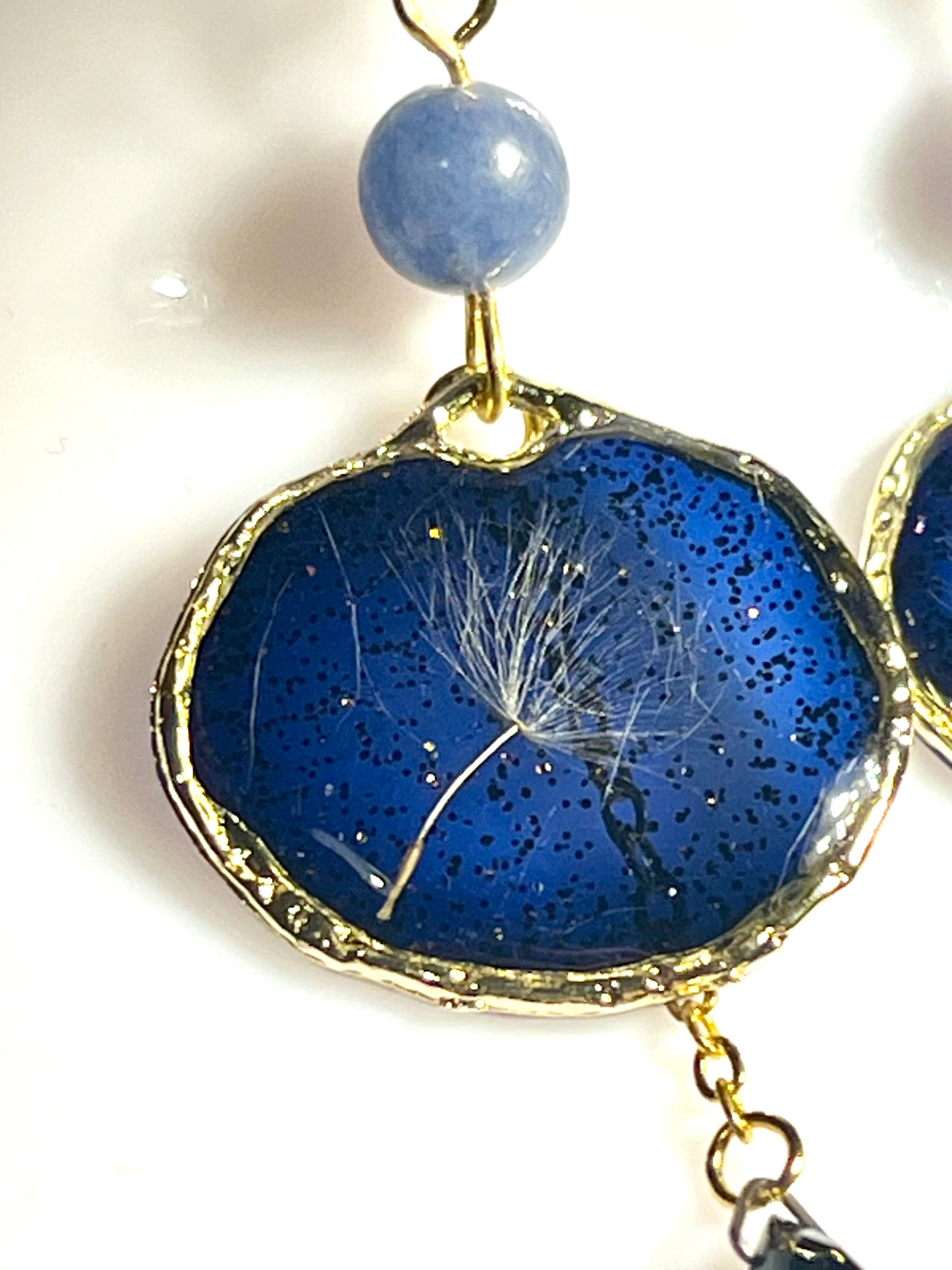 Boucles d’oreilles artisanales « Éclat de Pissenlit Bleu Nuit »