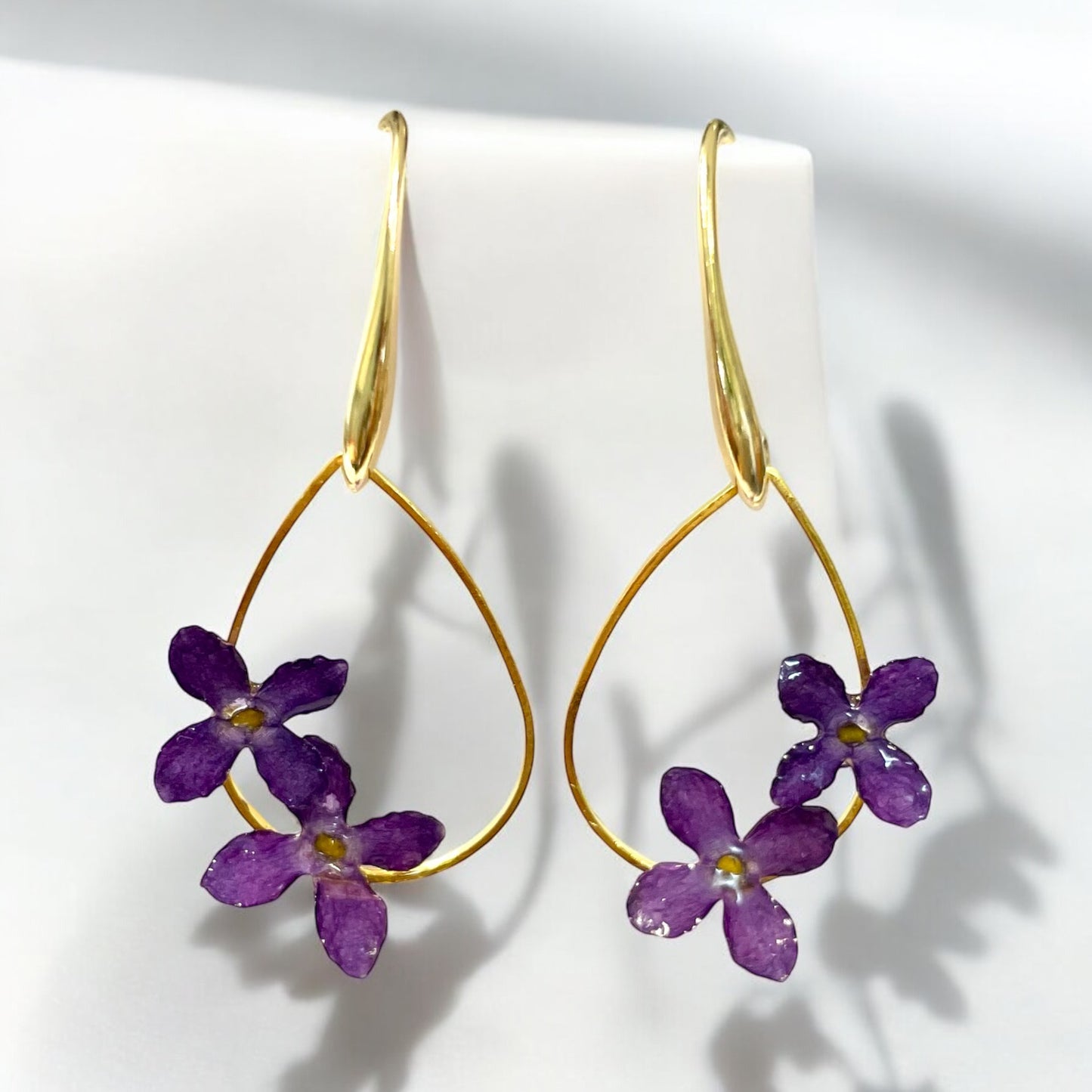 Boucles d’oreilles larmes dorées de Lilas