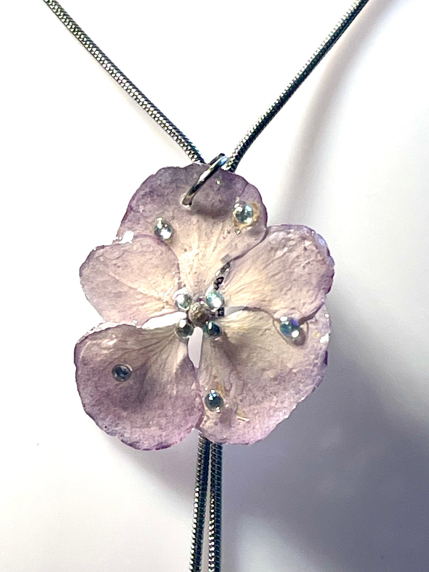 Collier ajustable argenté Hortensia mauve - Aux fleurs de Chloé Collier ajustable argenté Hortensia mauve Collier Collier