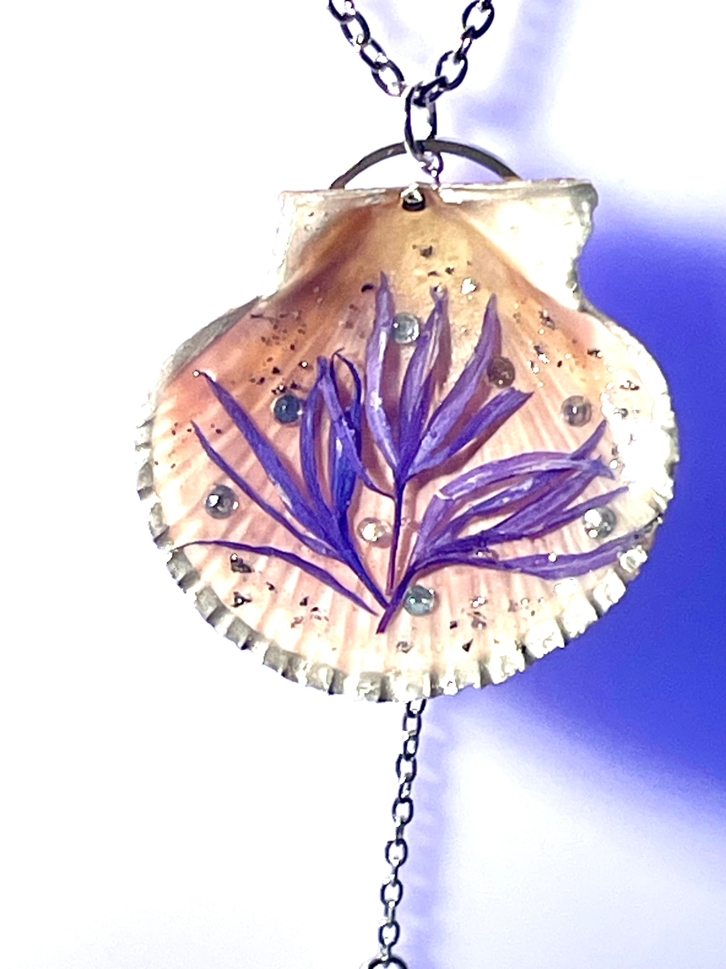 Collier coquillage & pétales de bleuet - Aux fleurs de Chloé Collier coquillage & pétales de bleuet Collier Collier