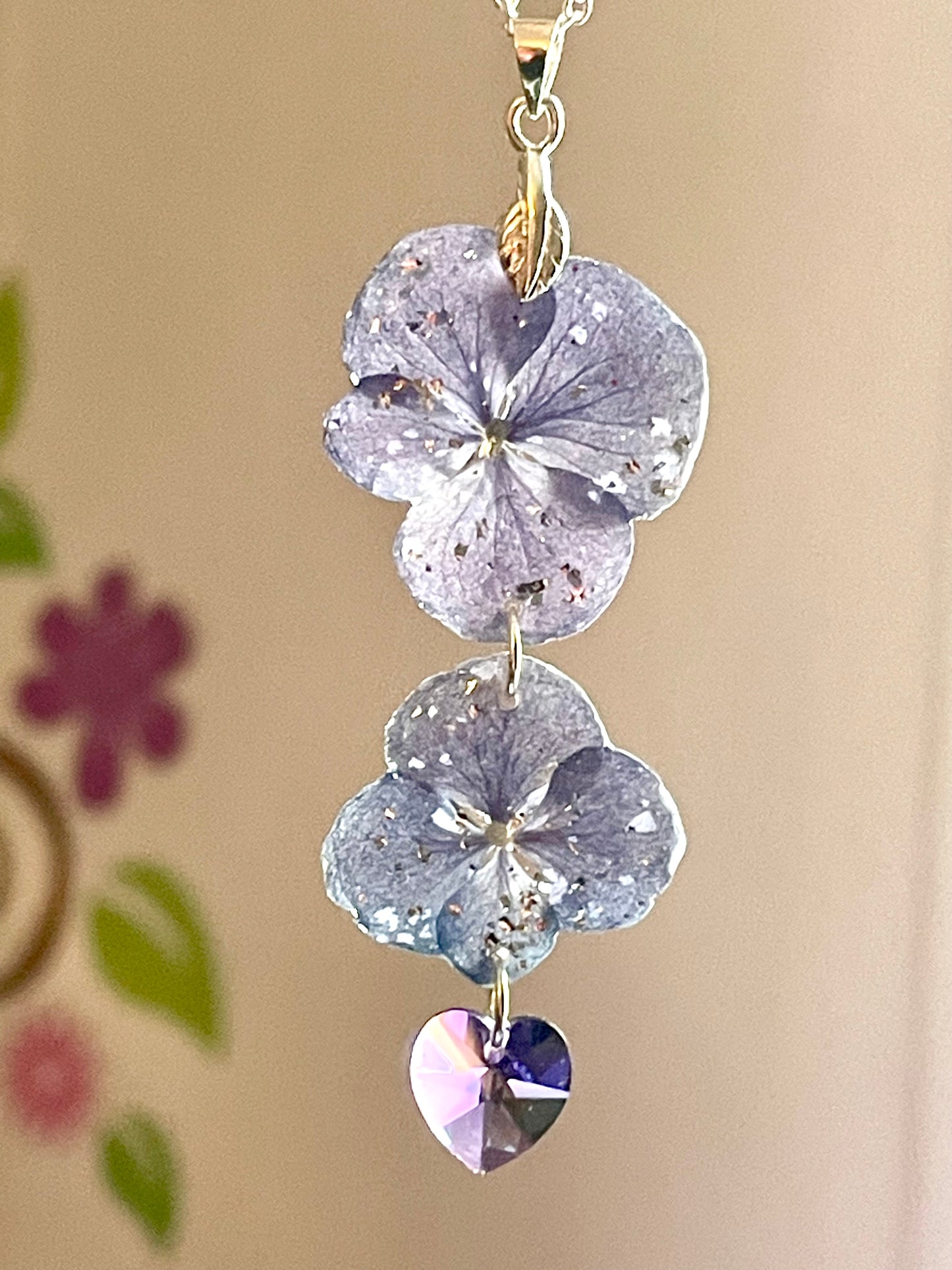 Collier Hortensia bleu & cœur de cristal