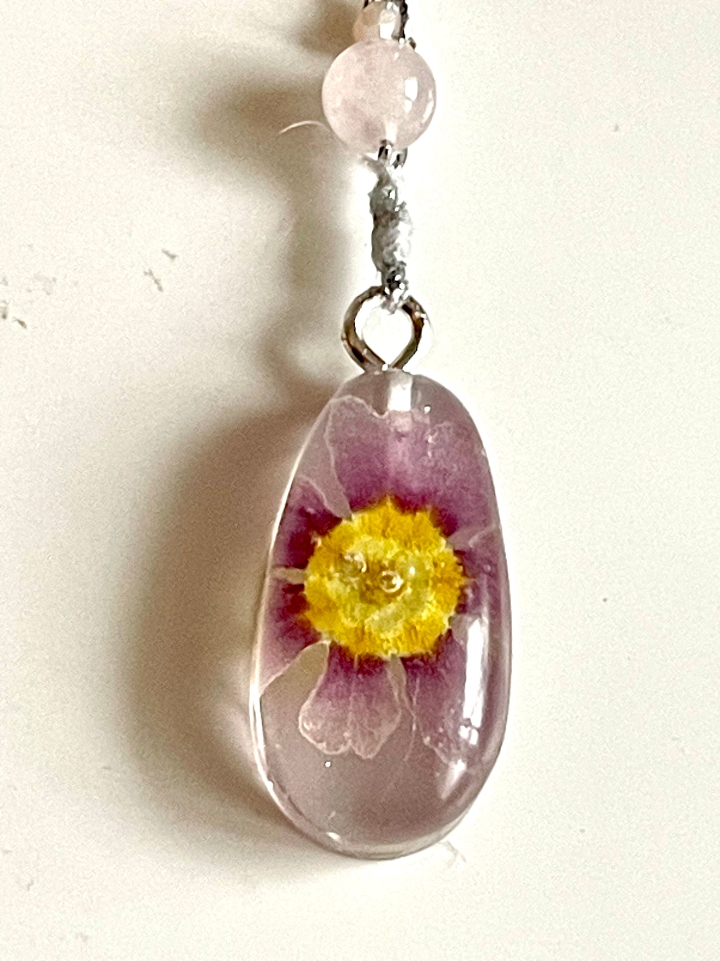 Collier perles naturelles quartz rose & pendentif primevère
