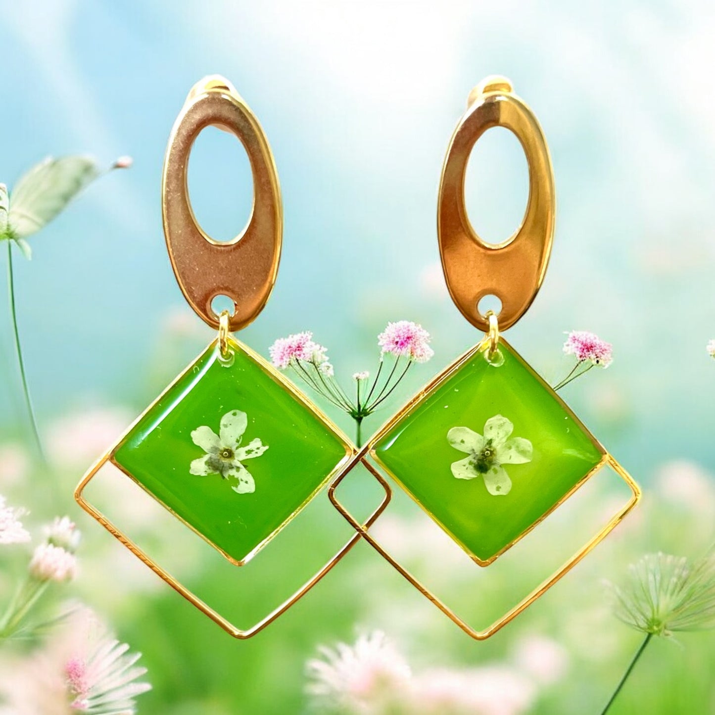 Boucles d’oreilles myosotis blanc