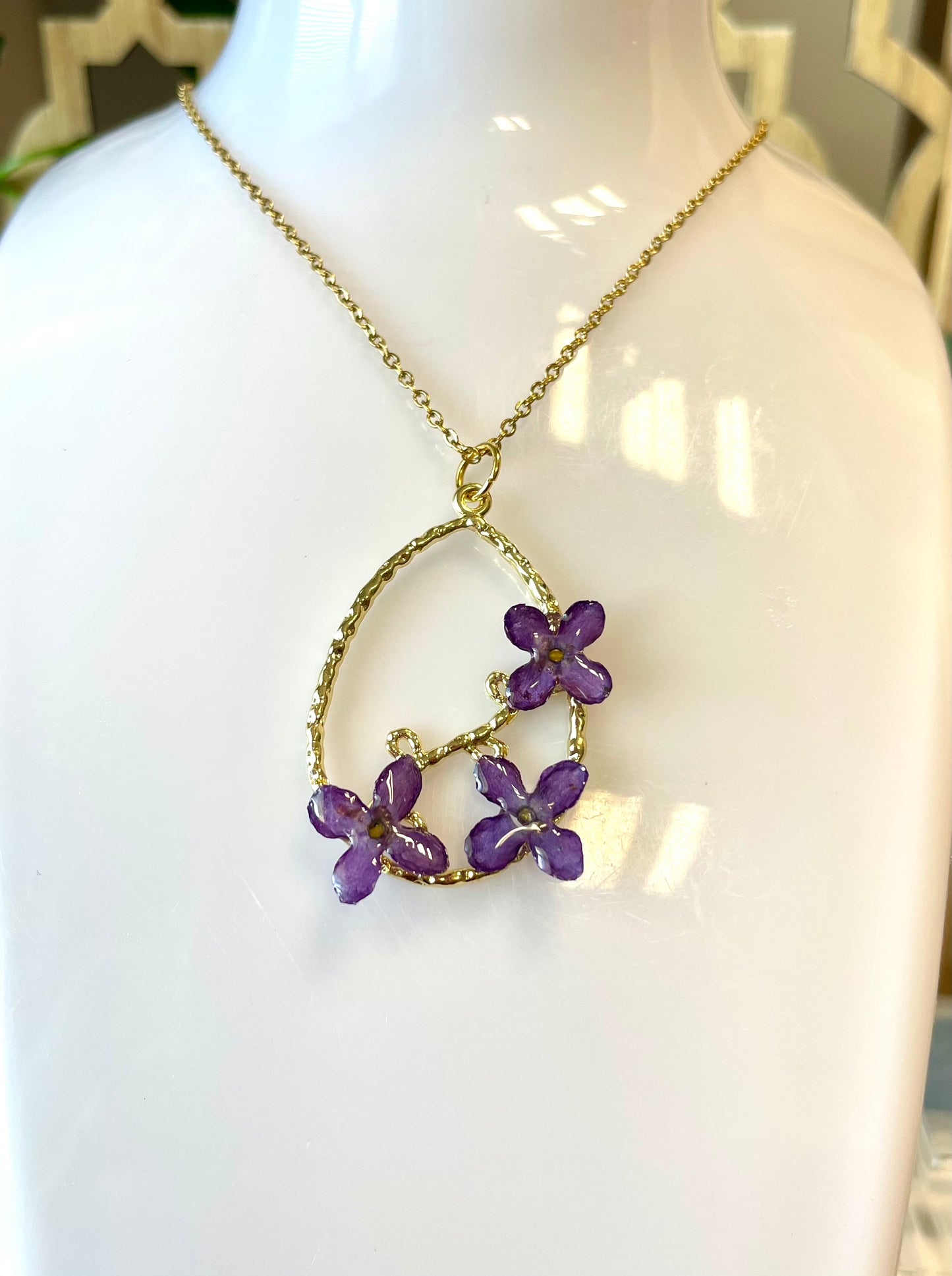 Collier doré fleurs de Lilas