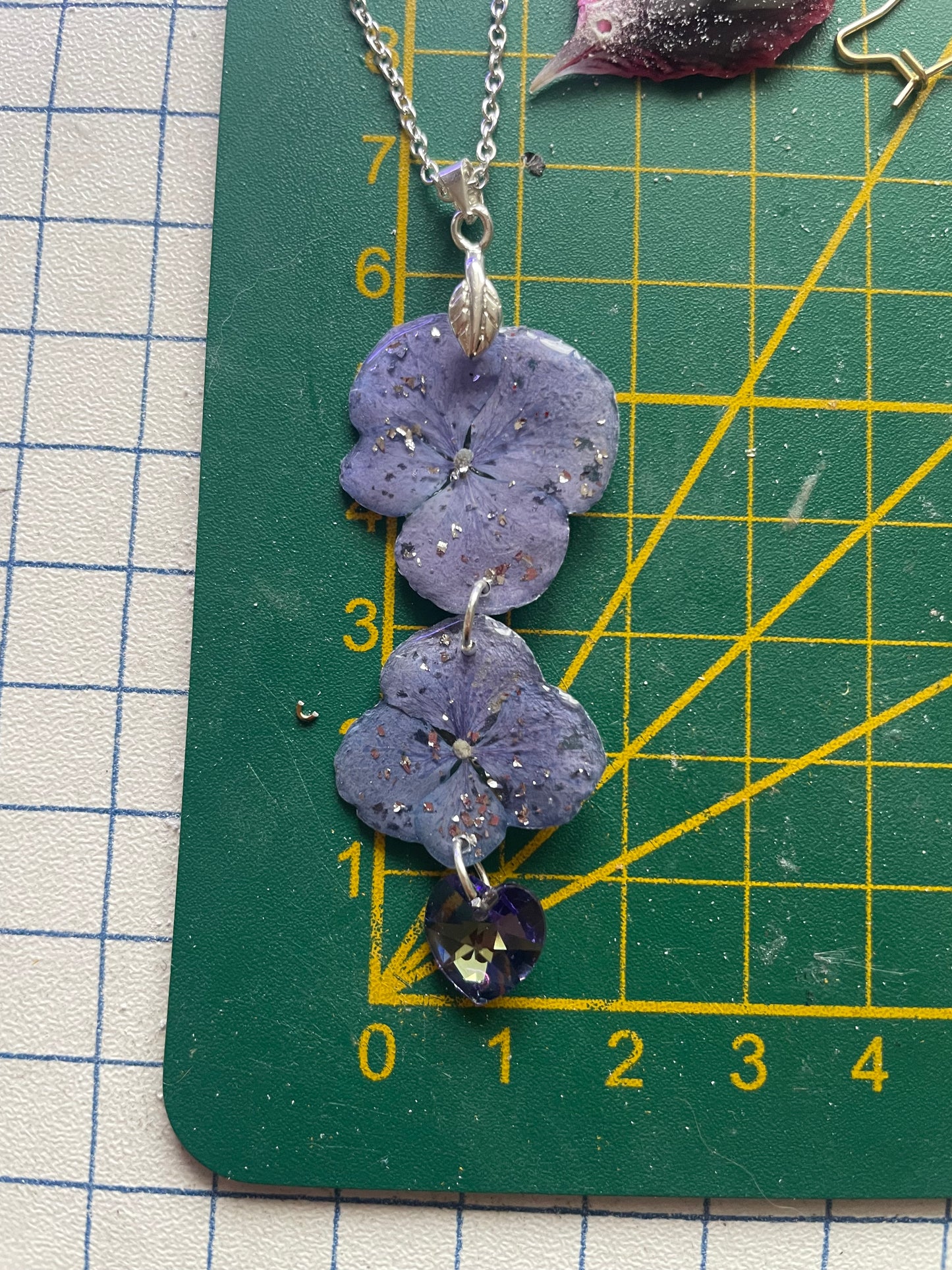 Collier Hortensia bleu & cœur de cristal