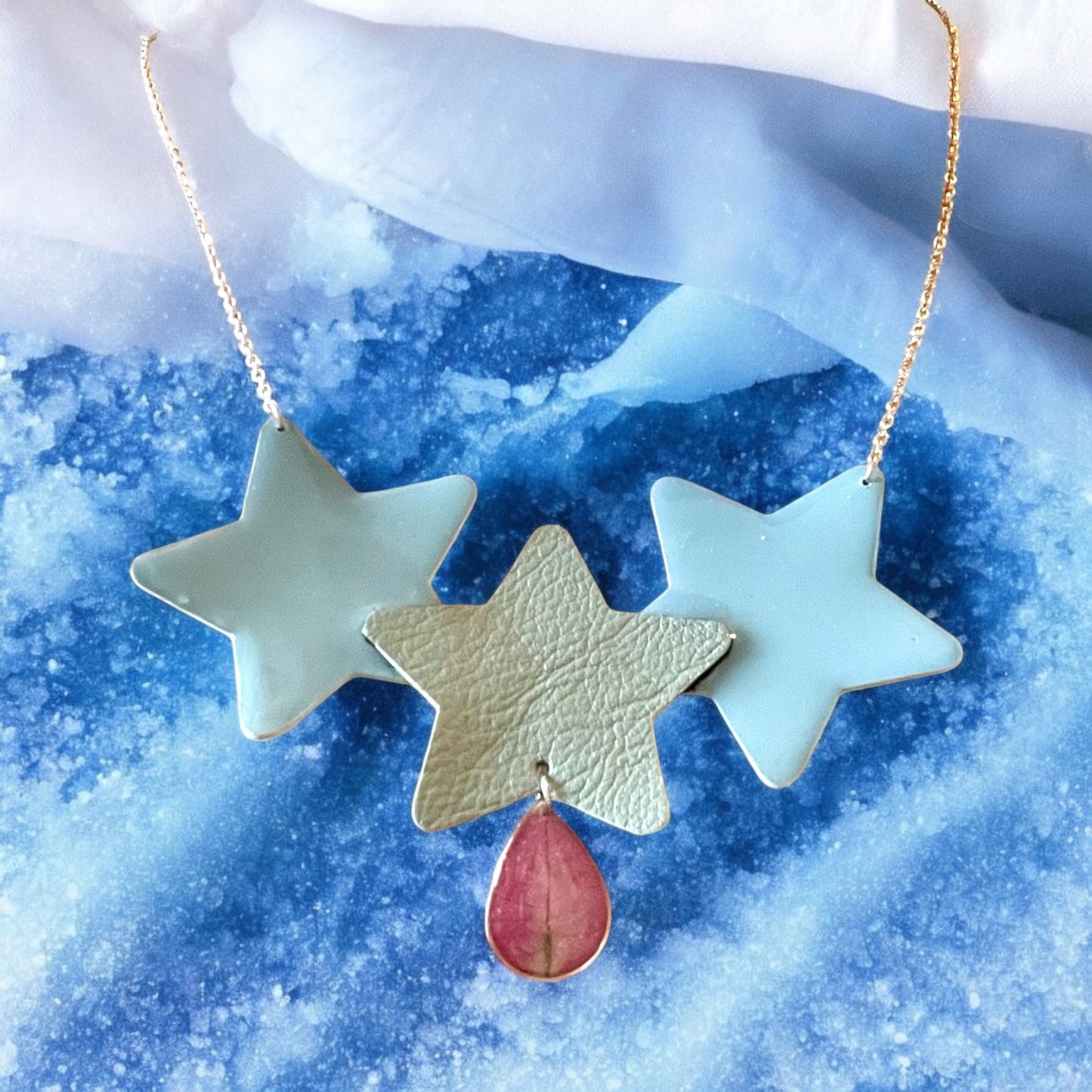 Collier étoiles de cuir & bougainvilliers