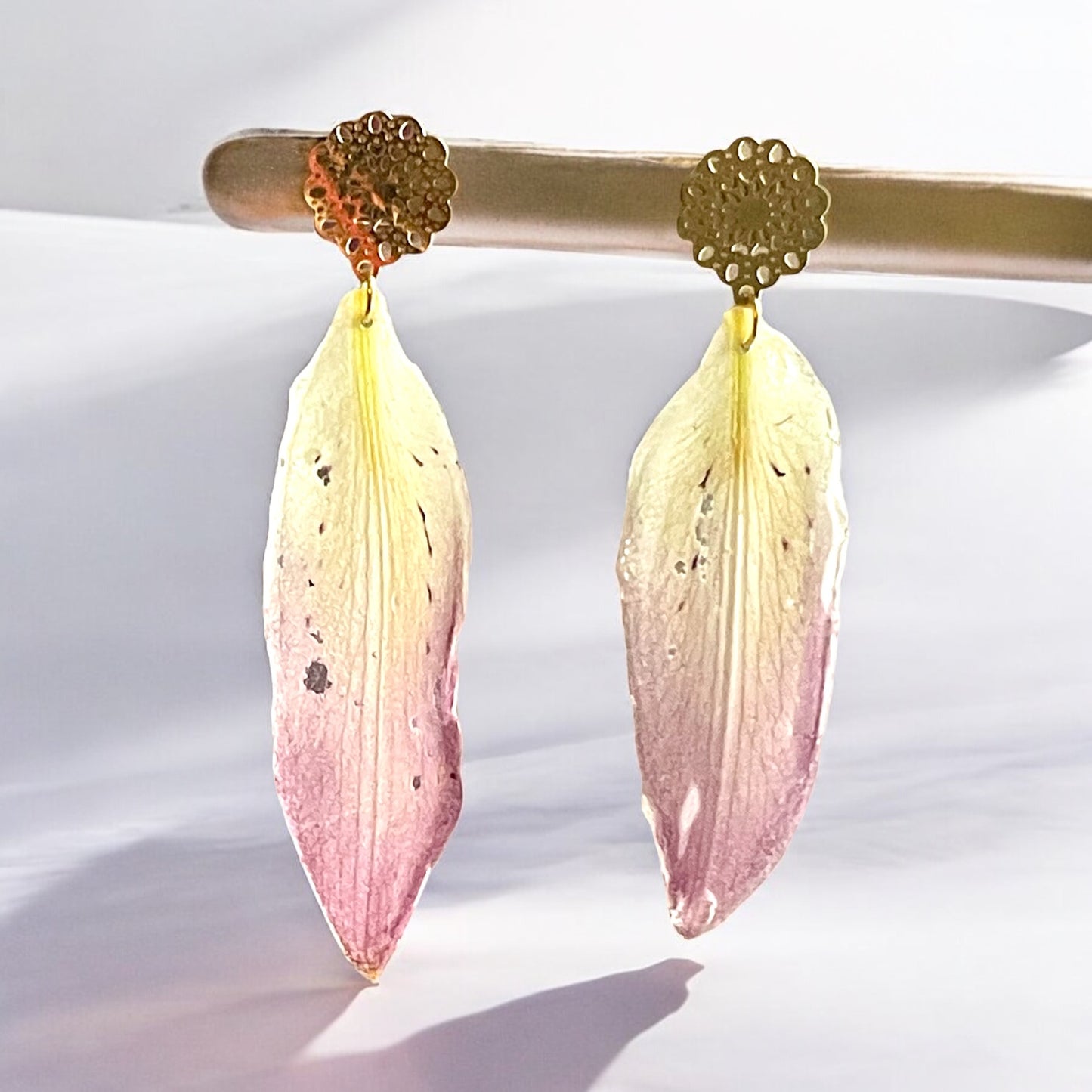 Boucles d’oreilles pétales de Lys