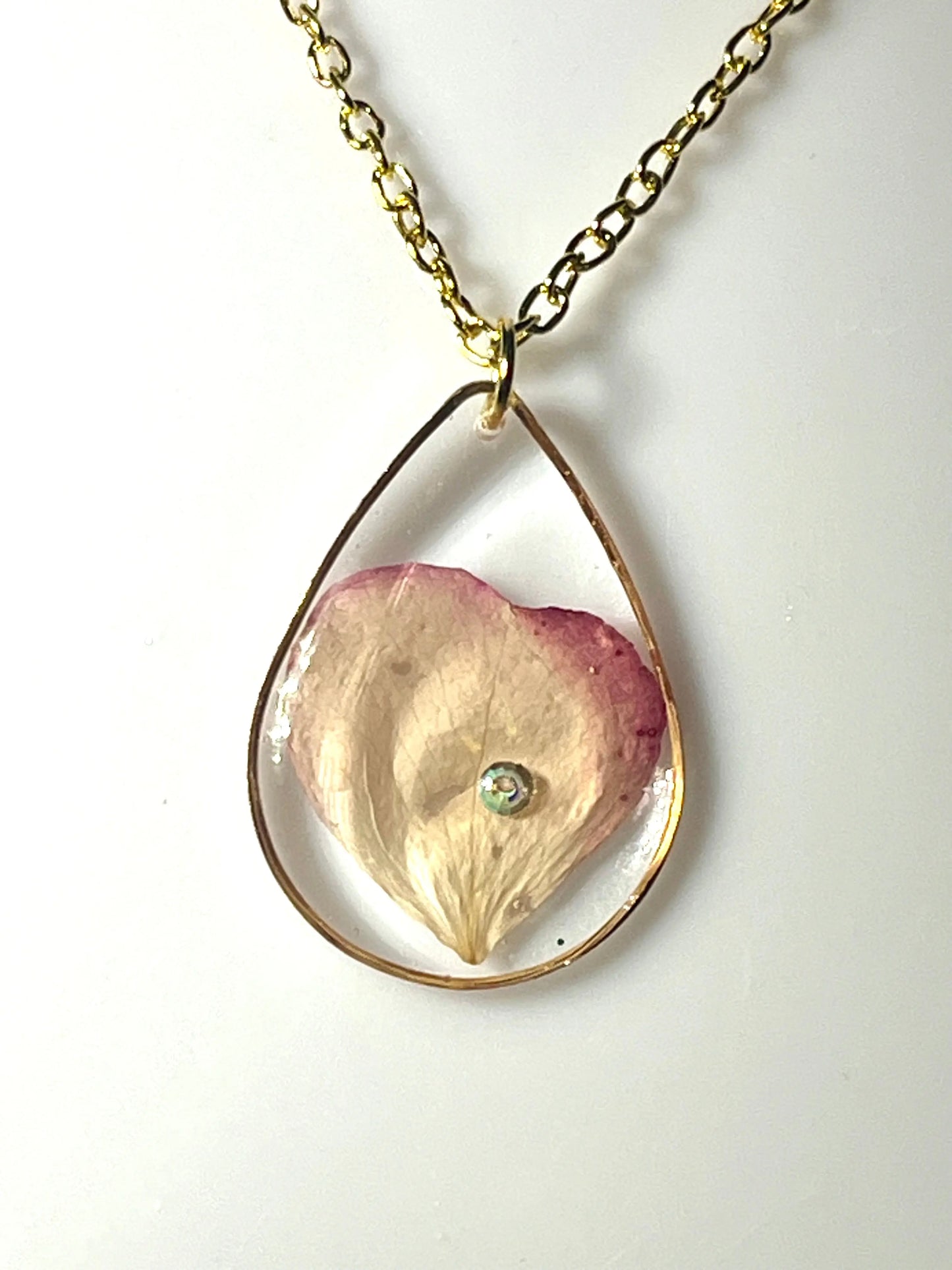 Collier larme de pétale de Rose rose Aux fleurs de Chloé