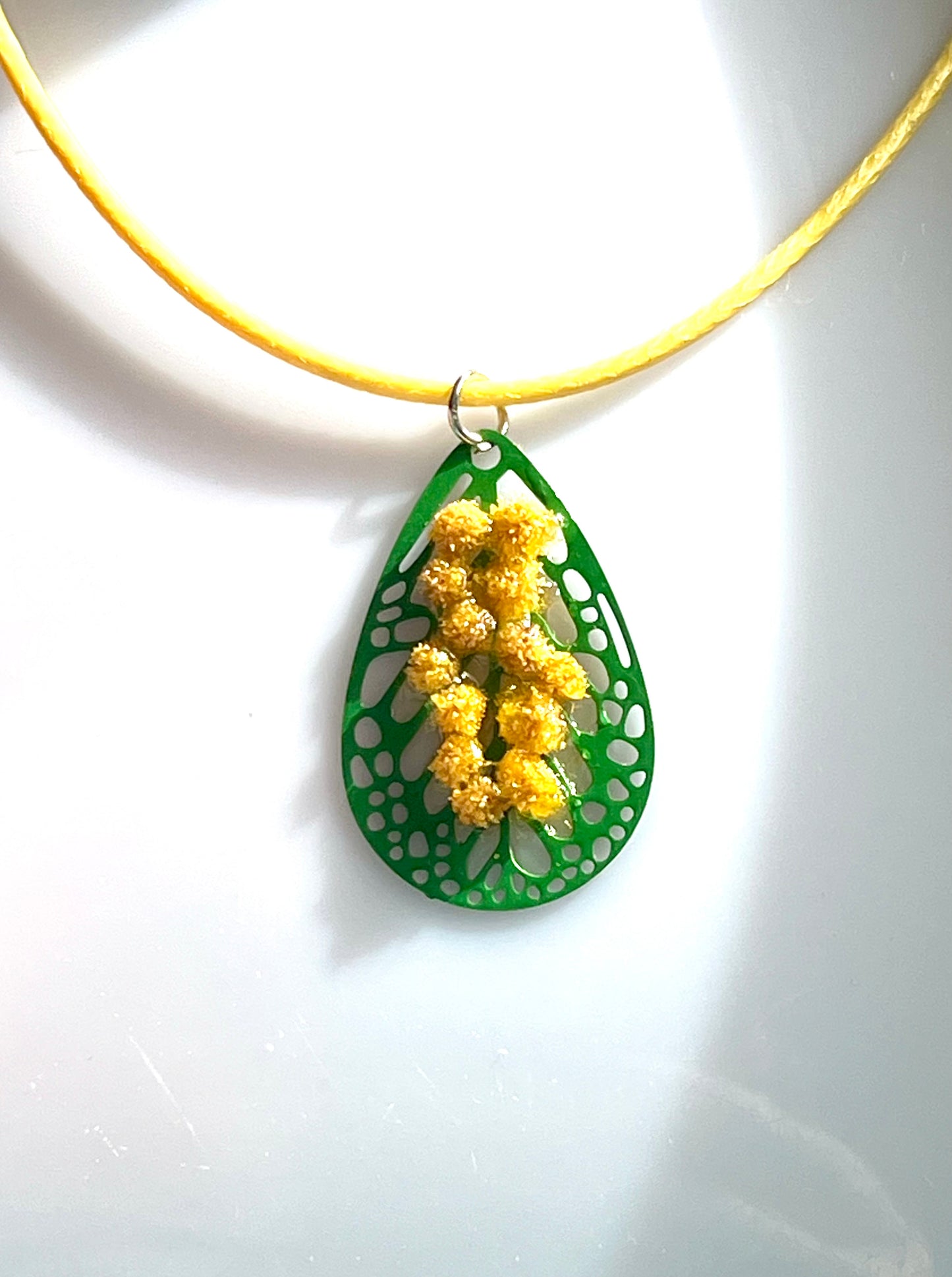Collier Mimisa & feuille verte