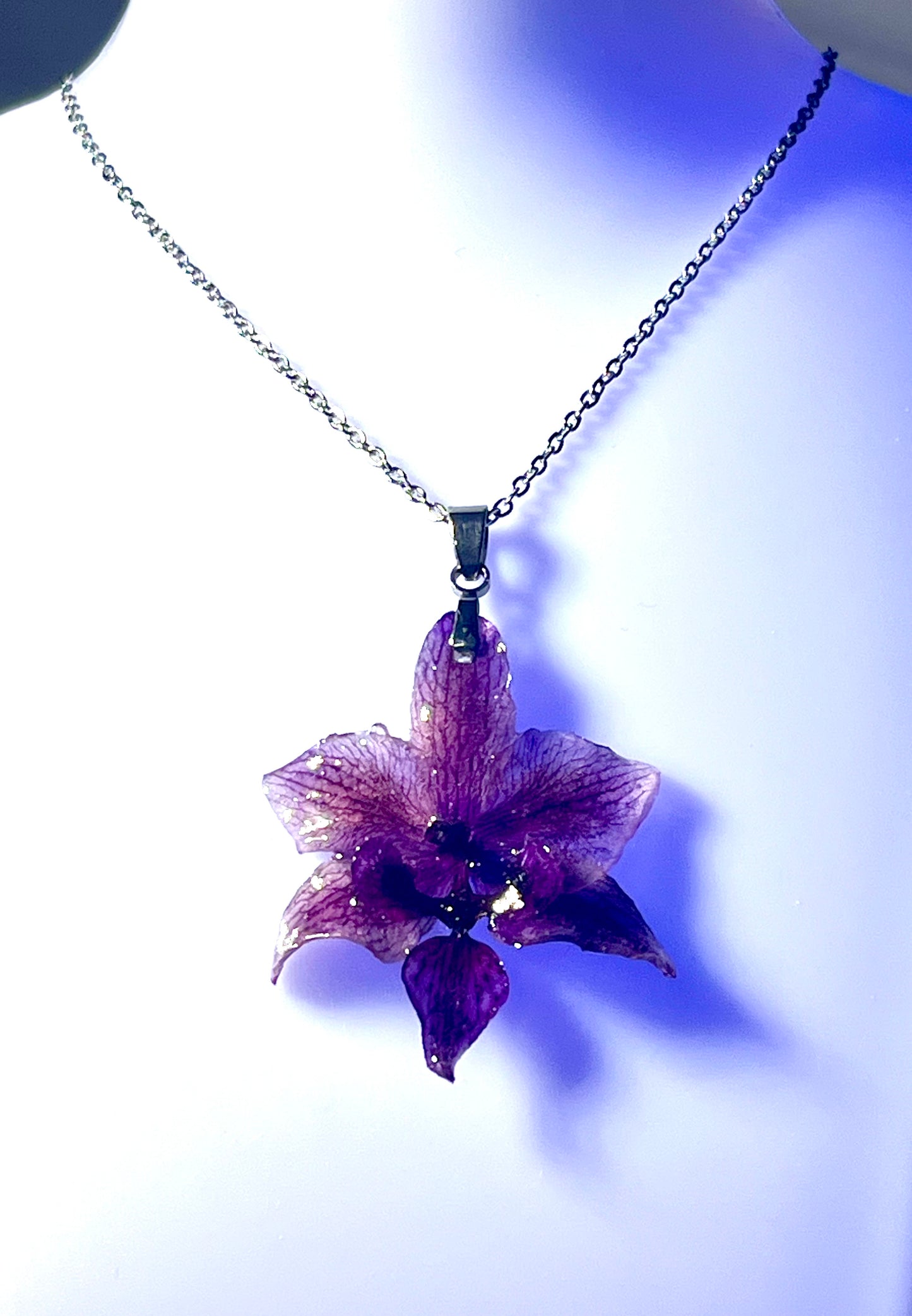 Collier fleur mini orchidée violette