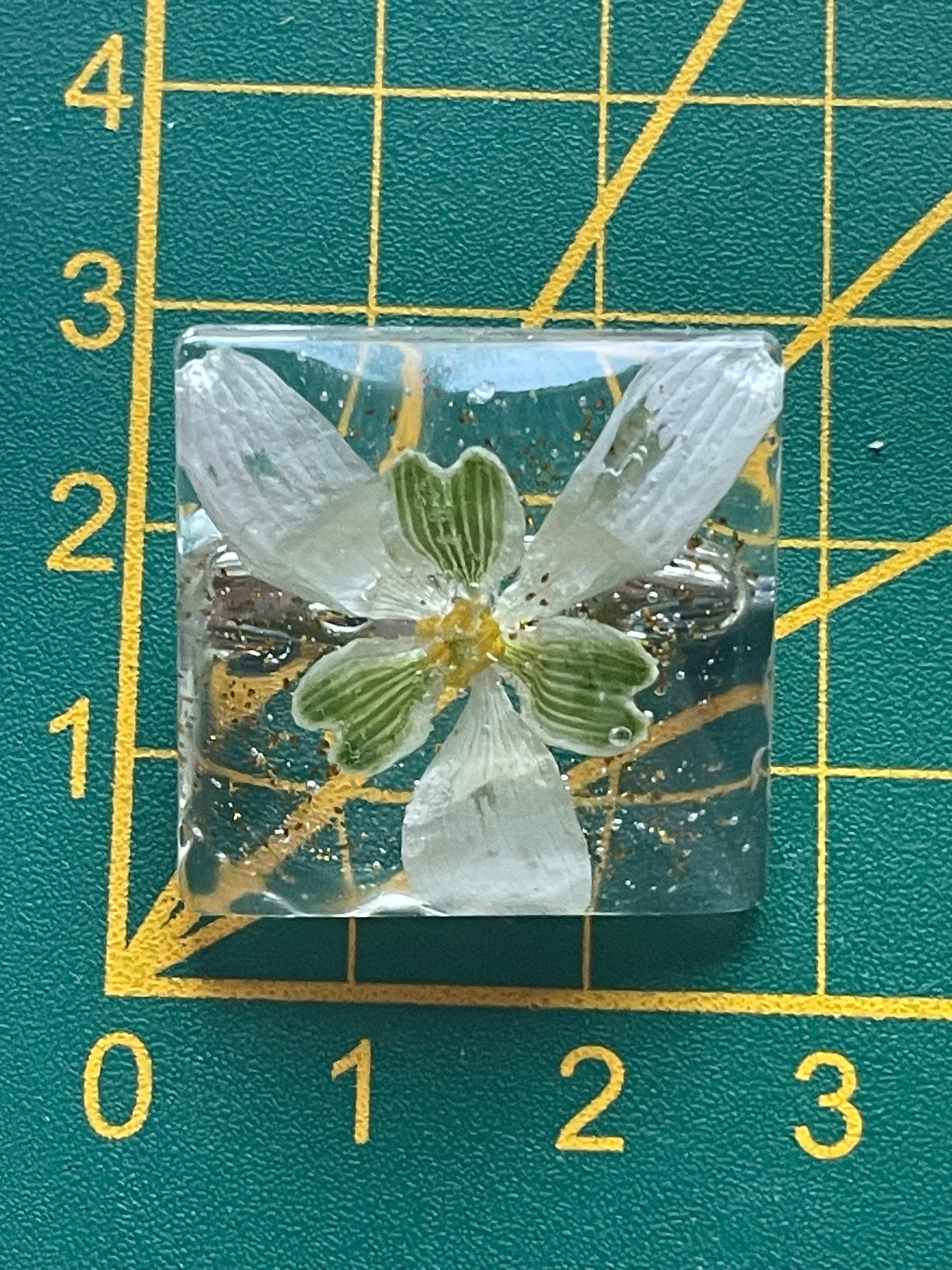 Broche carrée Perce-neige