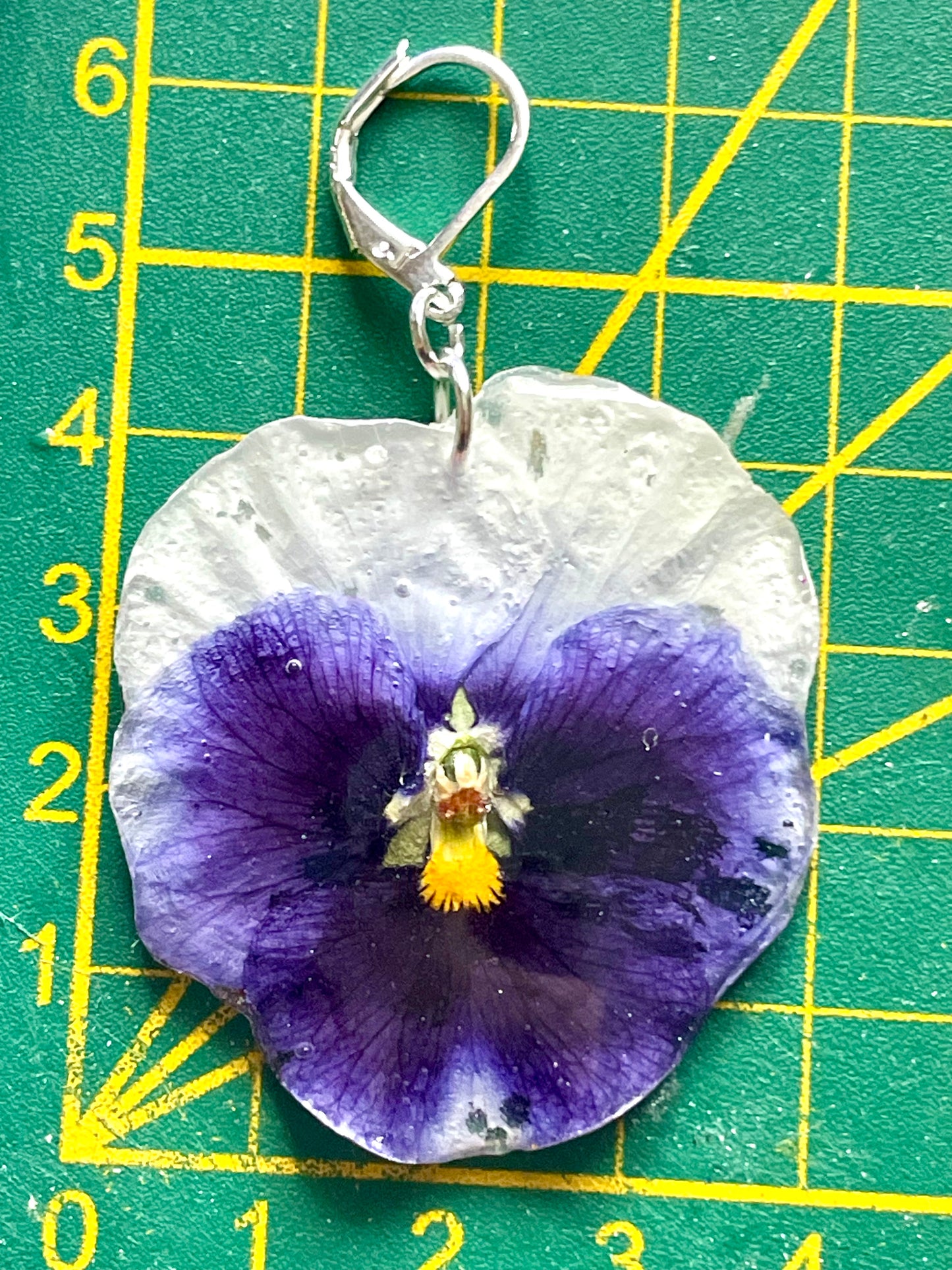 Boucles d’oreilles grandes pensées violet & lilas