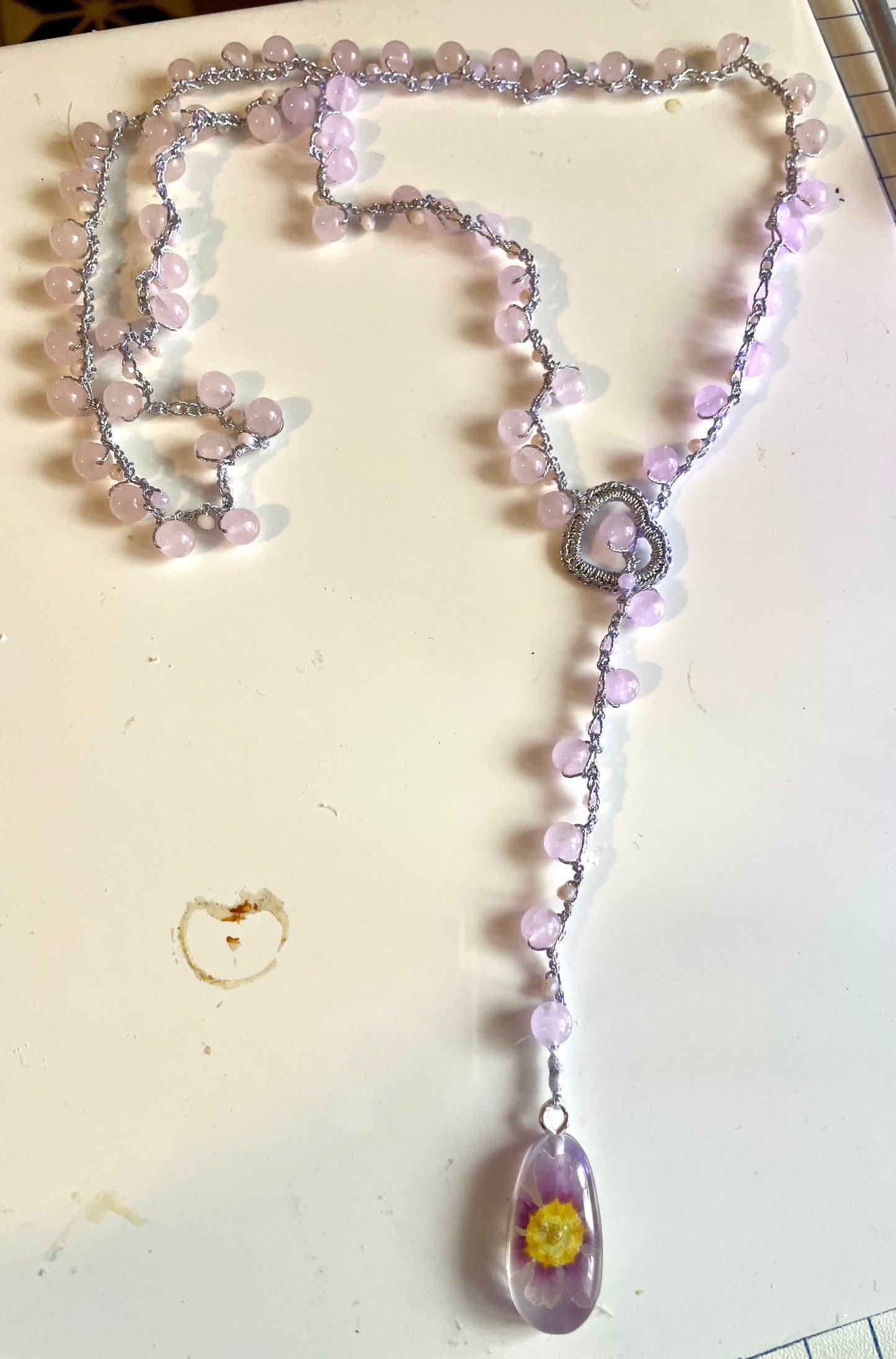 Collier perles naturelles quartz rose & pendentif primevère