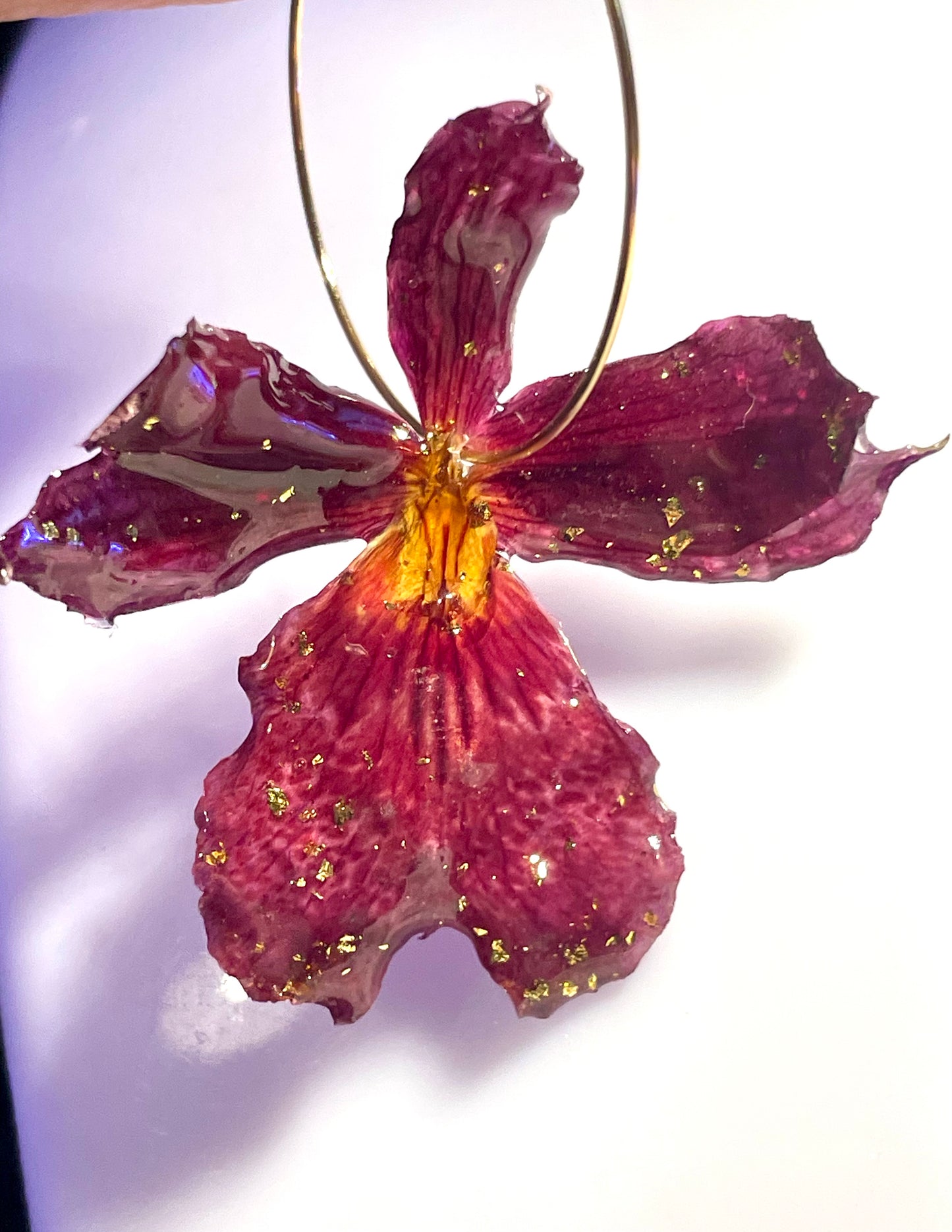 Boucles d’oreilles créoles fleurs orchidée Cattleya