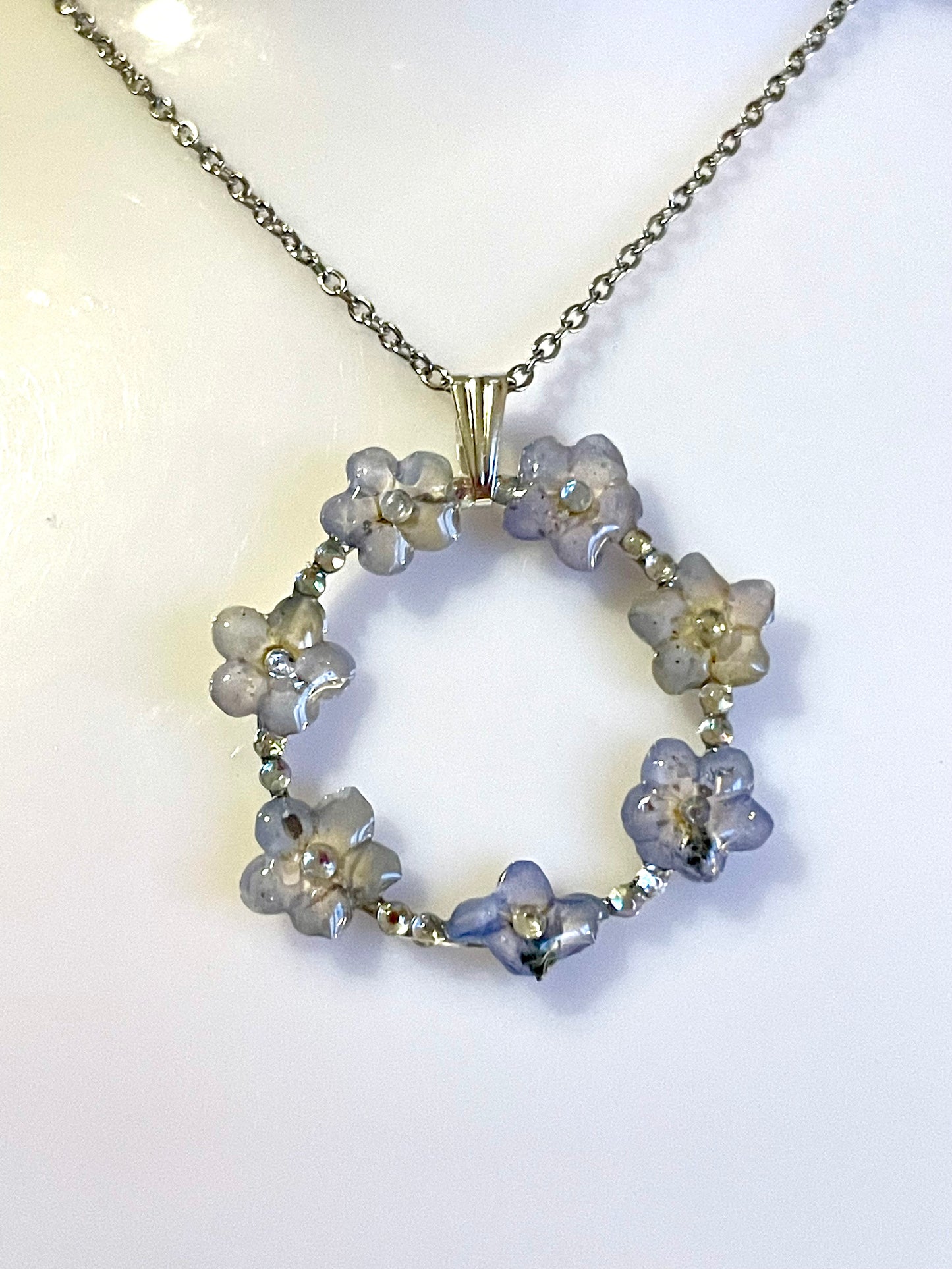 Collier Couronne de Myosotis - Aux fleurs de Chloé Collier Couronne de Myosotis Collier Collier