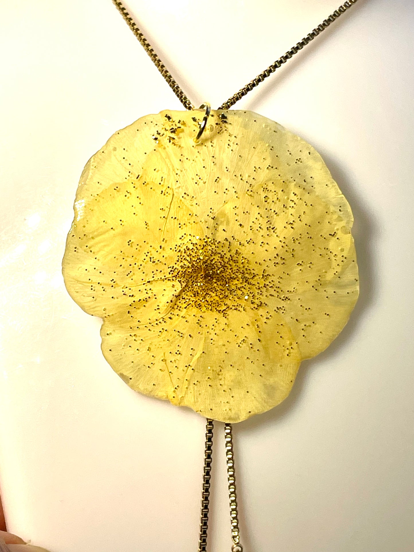 Collier ajustable grande Pensée jaune - Aux fleurs de Chloé Collier ajustable grande Pensée jaune Collier Collier