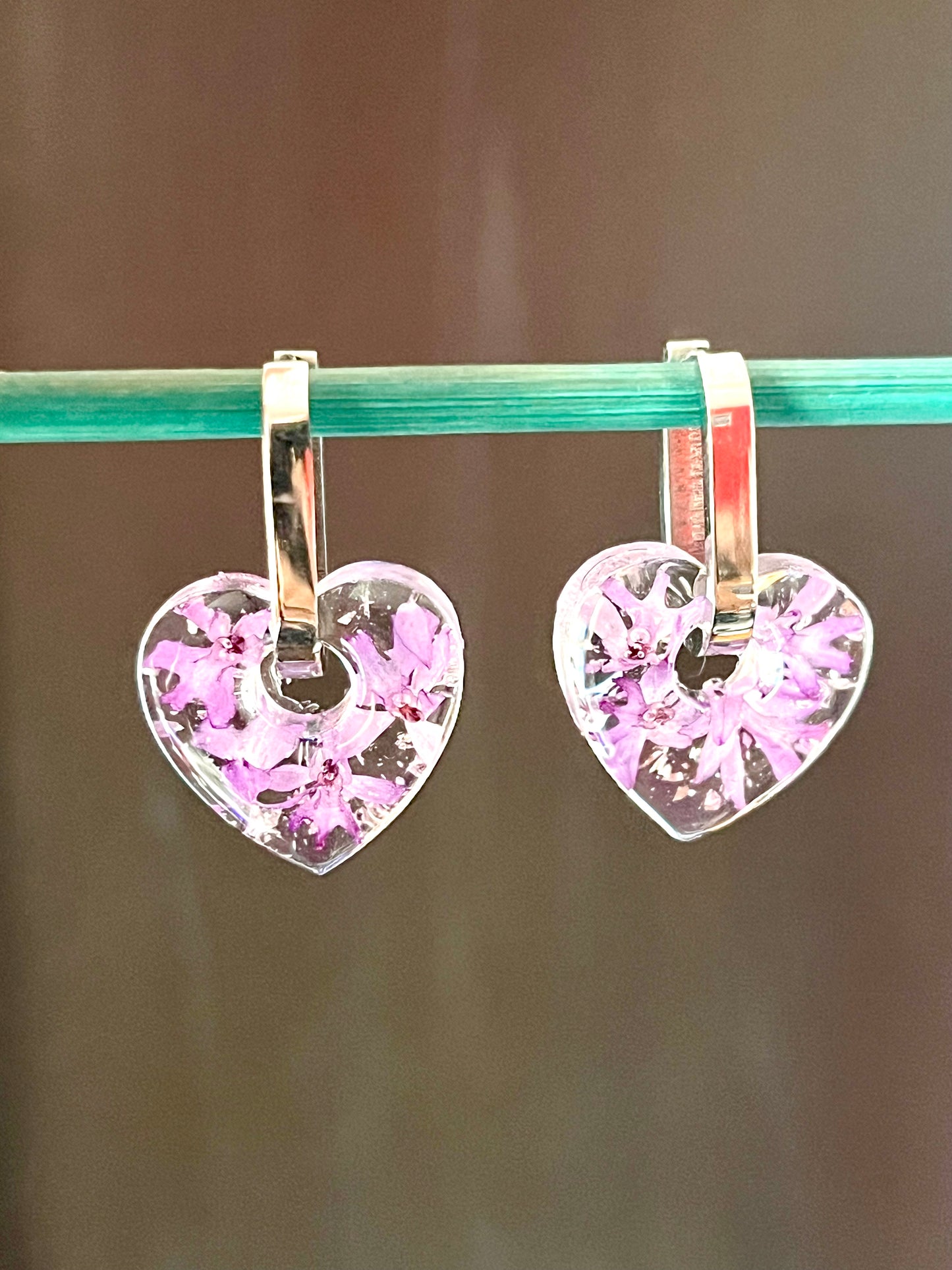 Boucles d’oreilles pampilles cœurs de mini orchidées