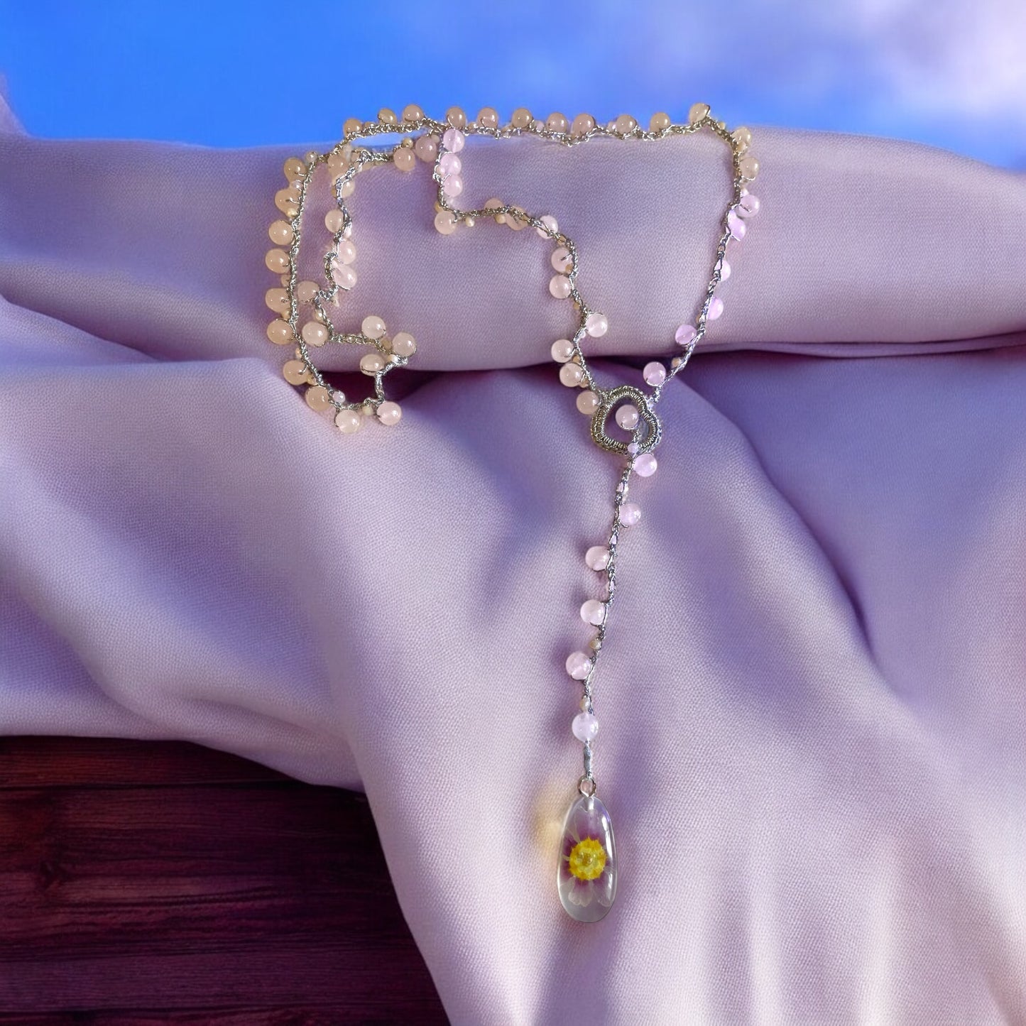 Collier perles naturelles quartz rose & pendentif primevère