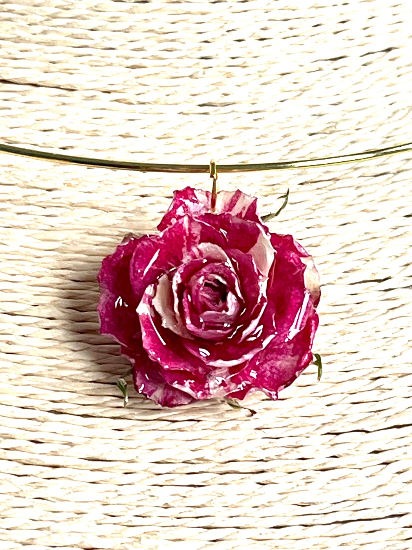 Collier petite rose bicolore
