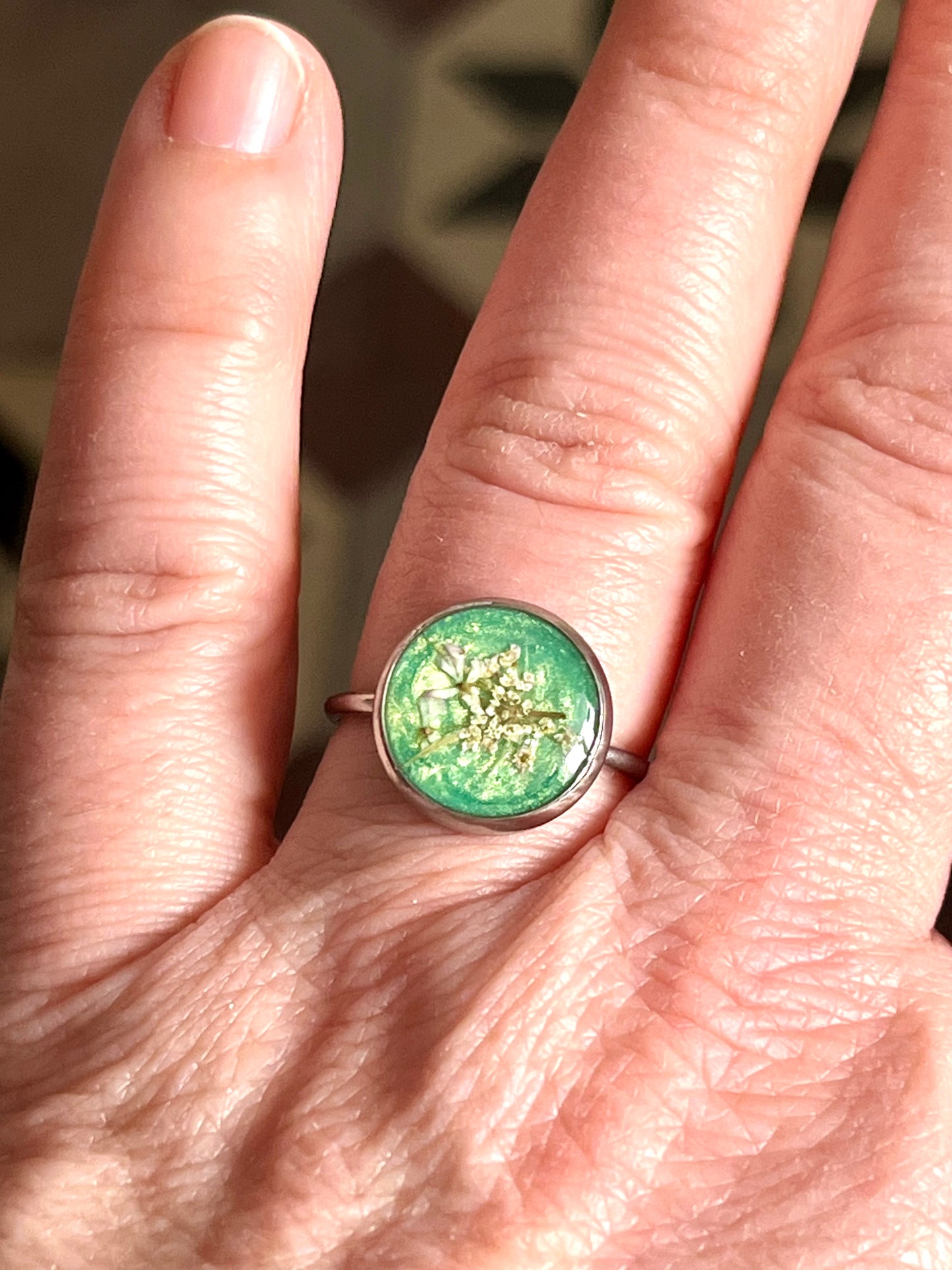 Bagues fleurs de carotte sauvage vert irisé