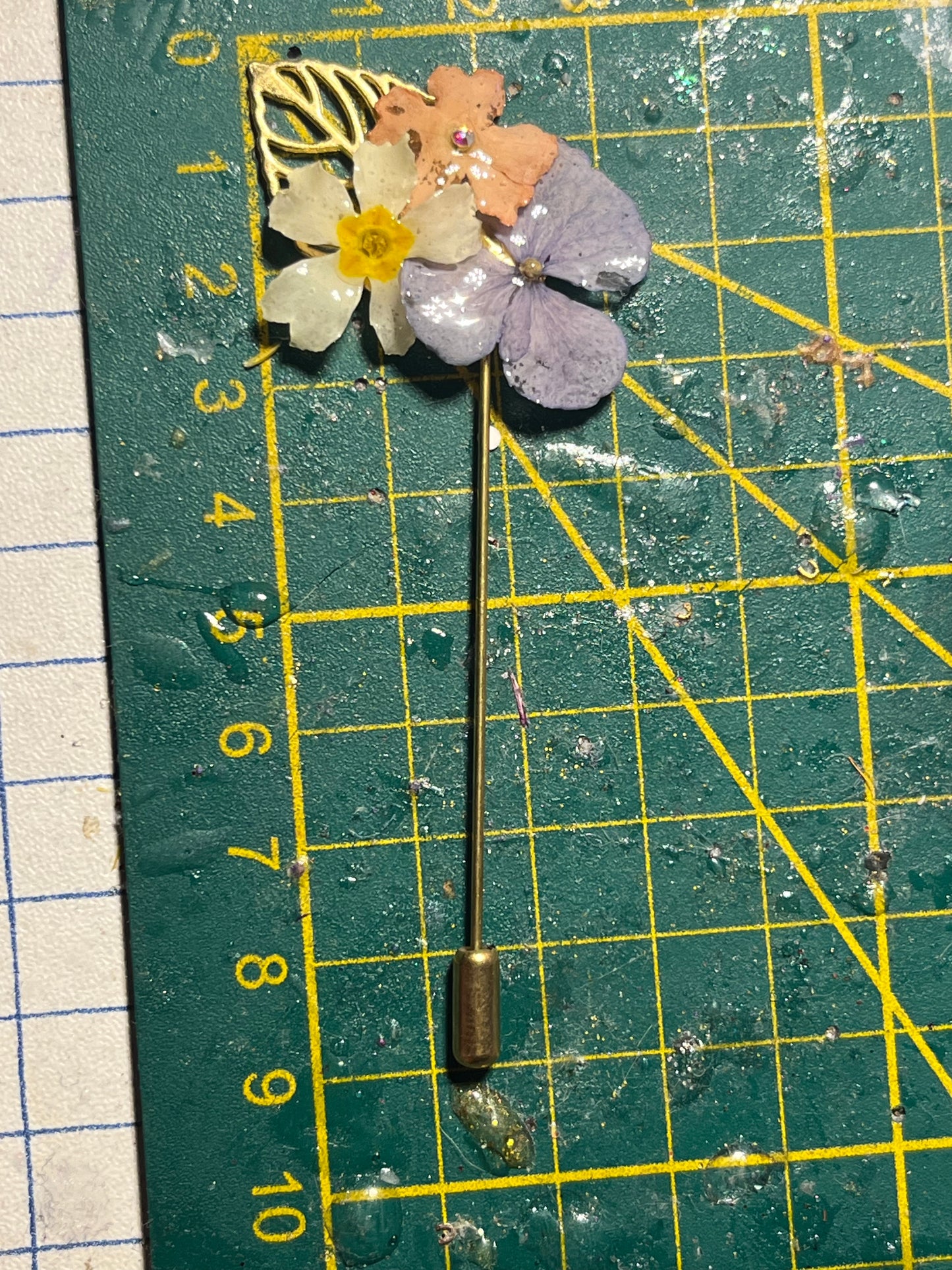 Épingle broche trio fleurs primevère hortensia lantana