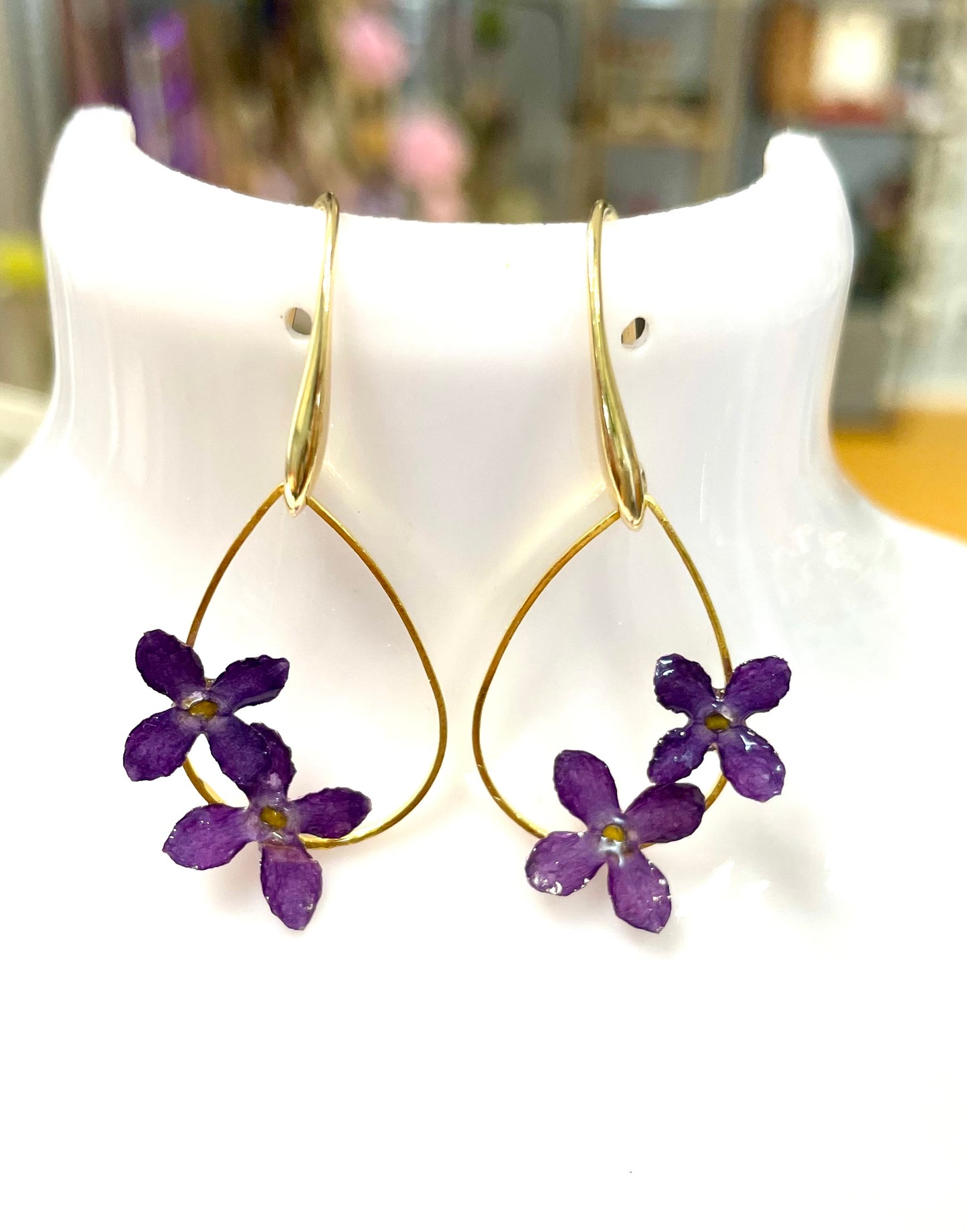 Boucles d’oreilles larmes dorées de Lilas