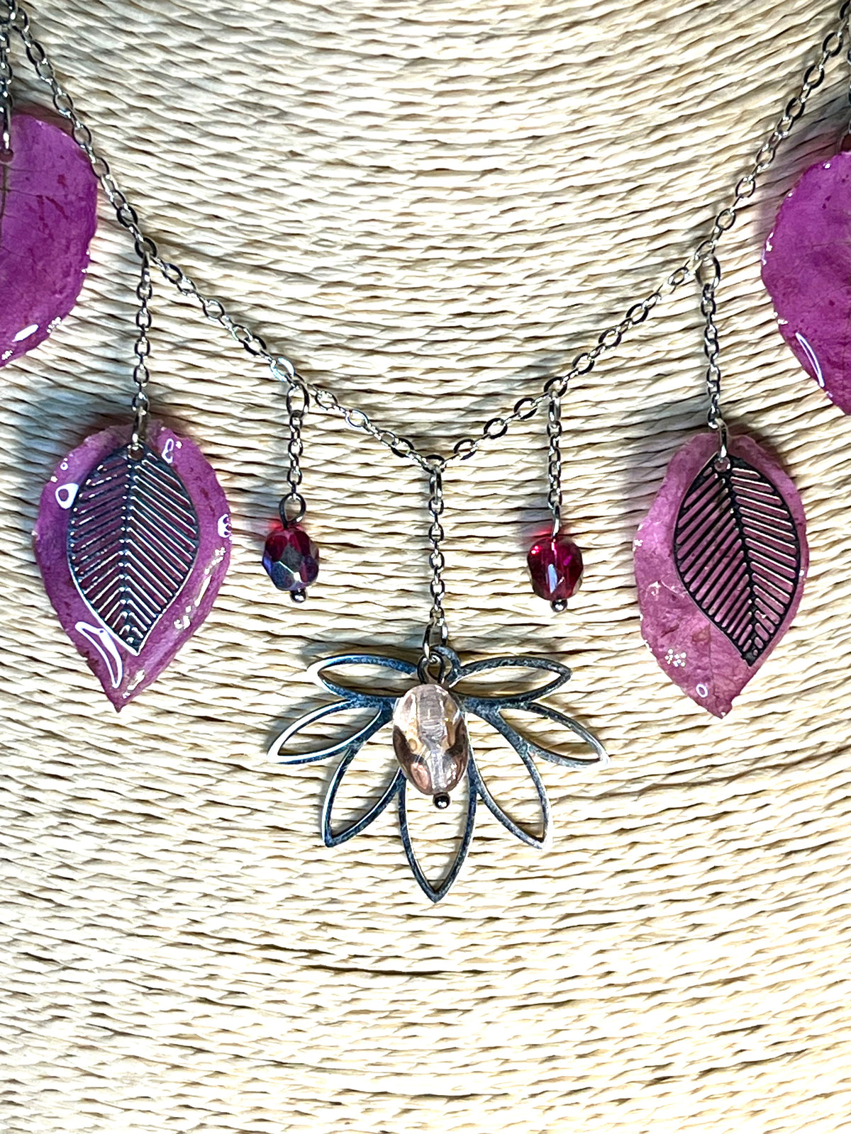 Collier en bougainvillier naturel rose | Bijou artisanal