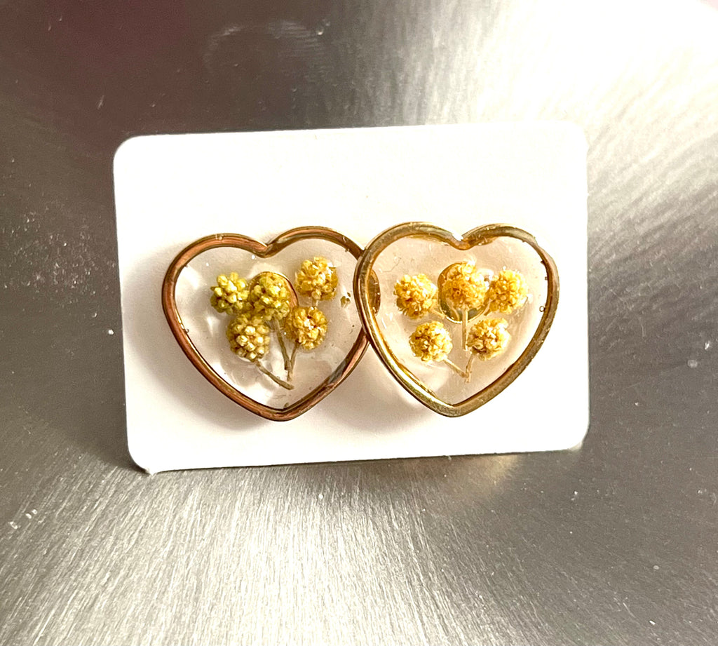 Mimosa heart stud earrings