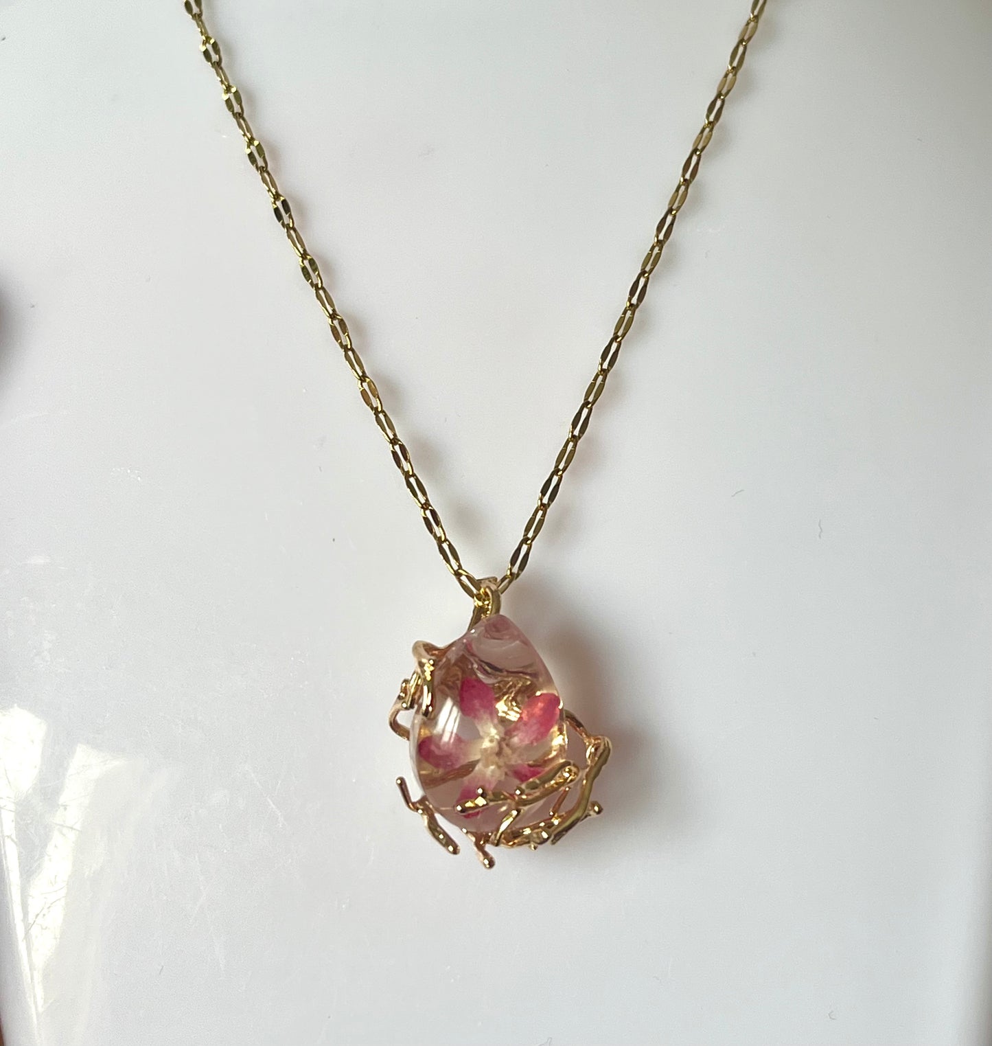 Collier “Éclat Floral” – Fleur naturelle de Groseillier