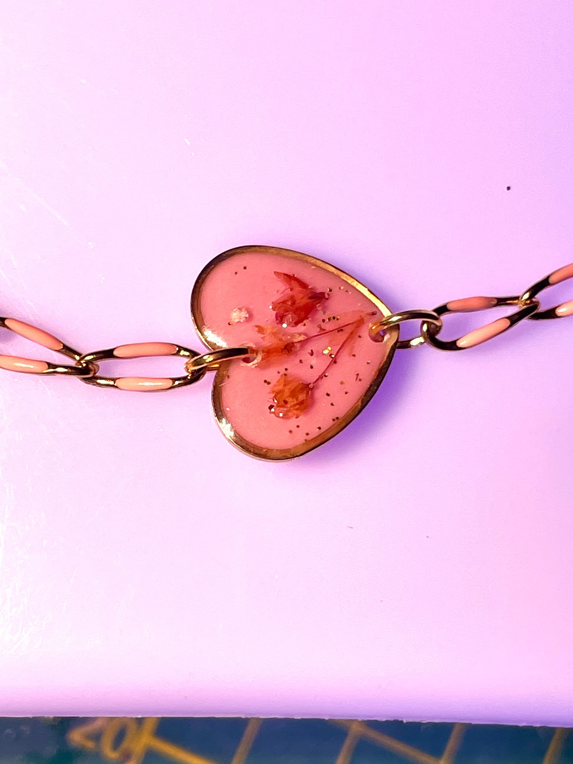 Bracelet cœur rose Renouée chaînette rose - Aux fleurs de Chloé Bracelet cœur rose Renouée chaînette rose Bracelet Bracelet