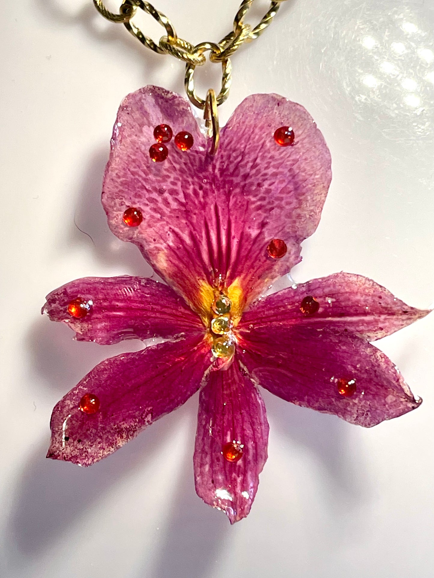 Collier Orchidée Cattleya chaînette grands maillons