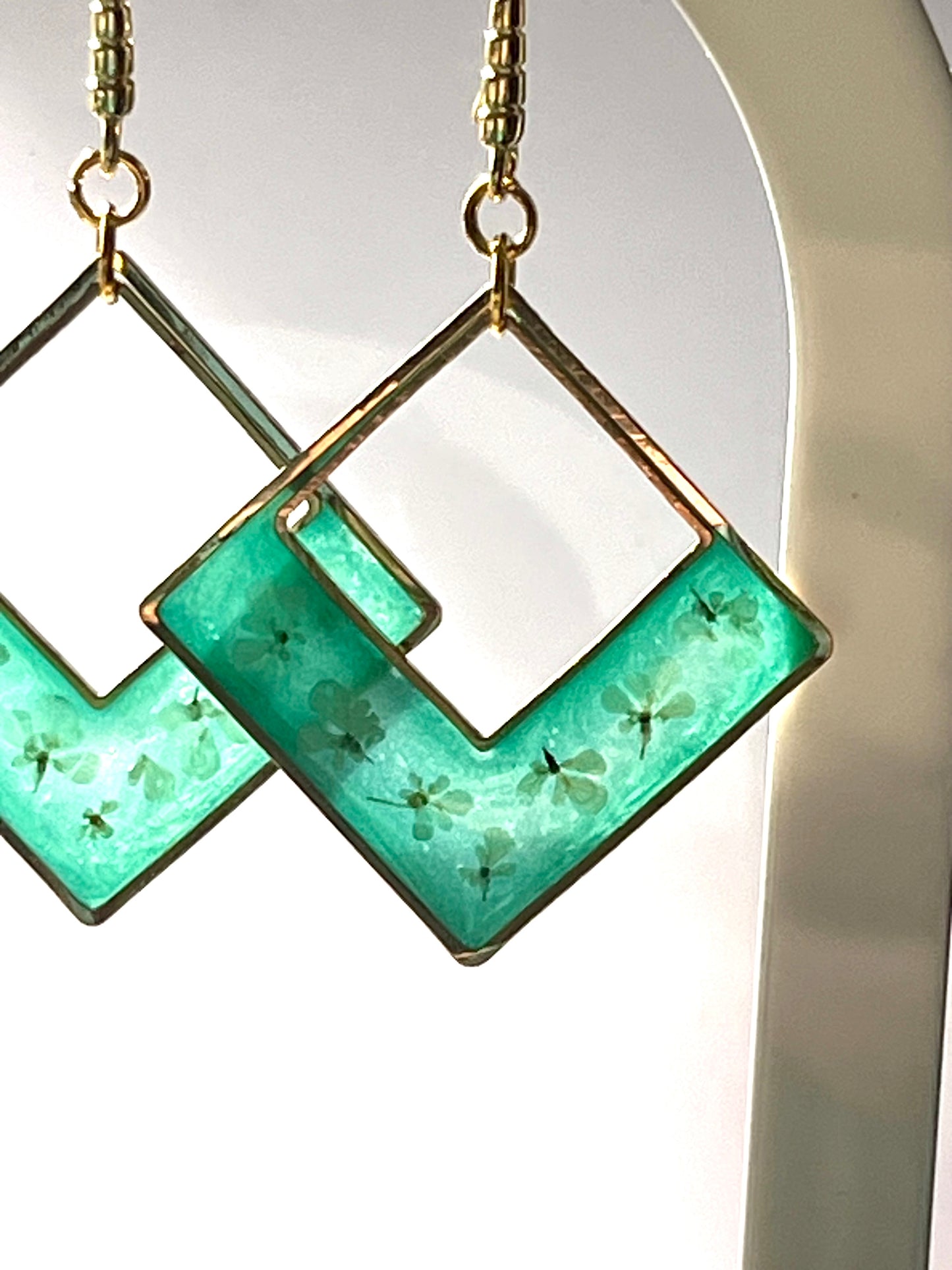 Boucles d’oreilles fleurs carotte sauvage losanges verts